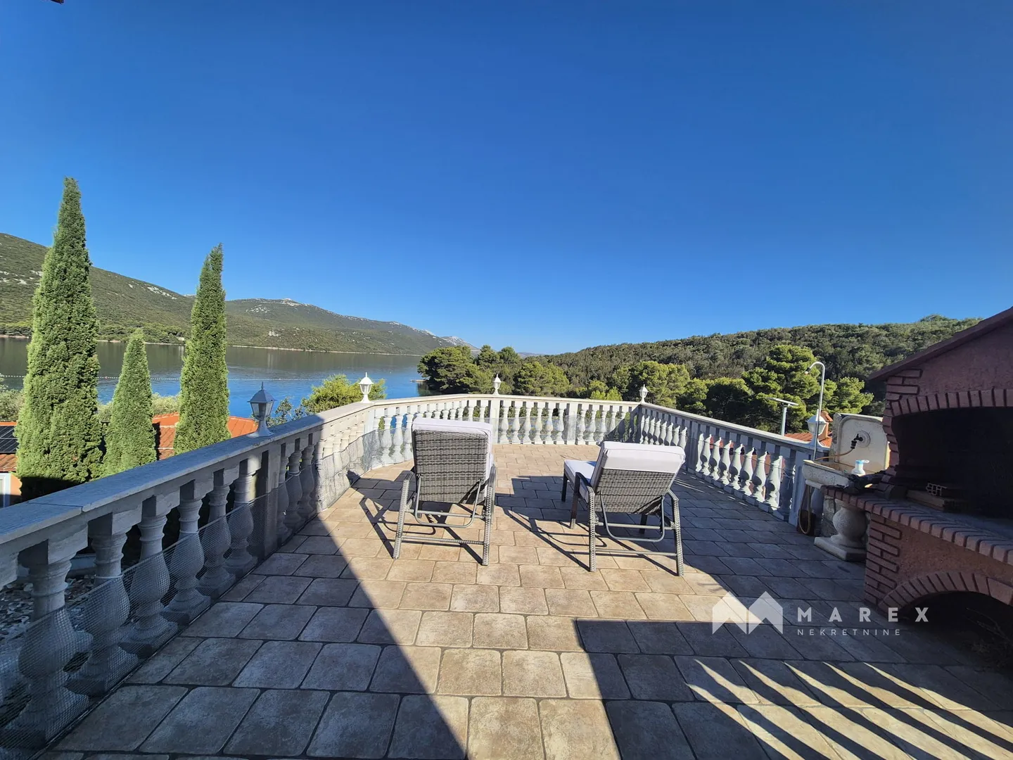 atraktivna kuća luka 114 m2,na samom moru - slika 11