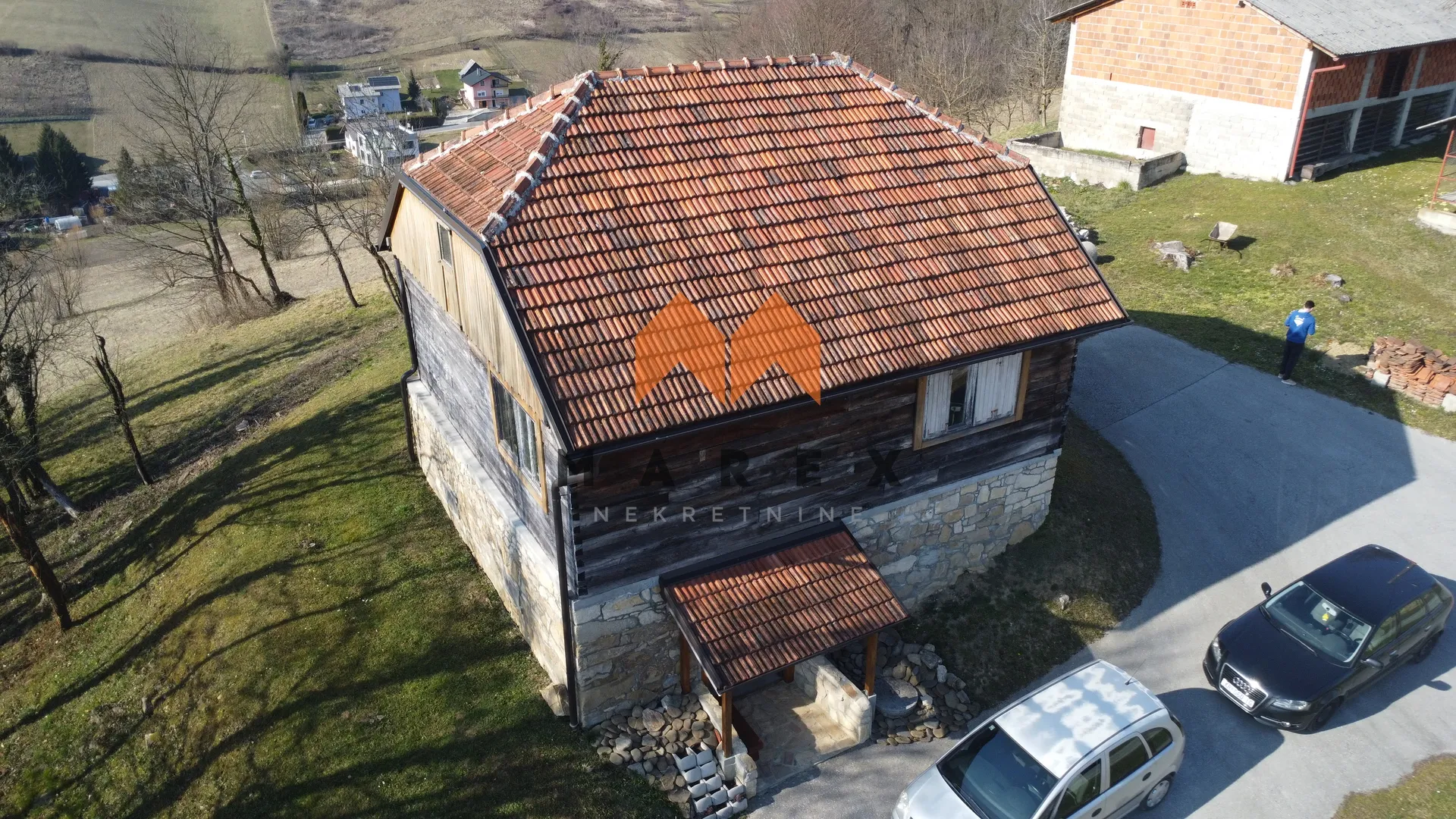 prekrasna kameno drvena kuća - slika 27