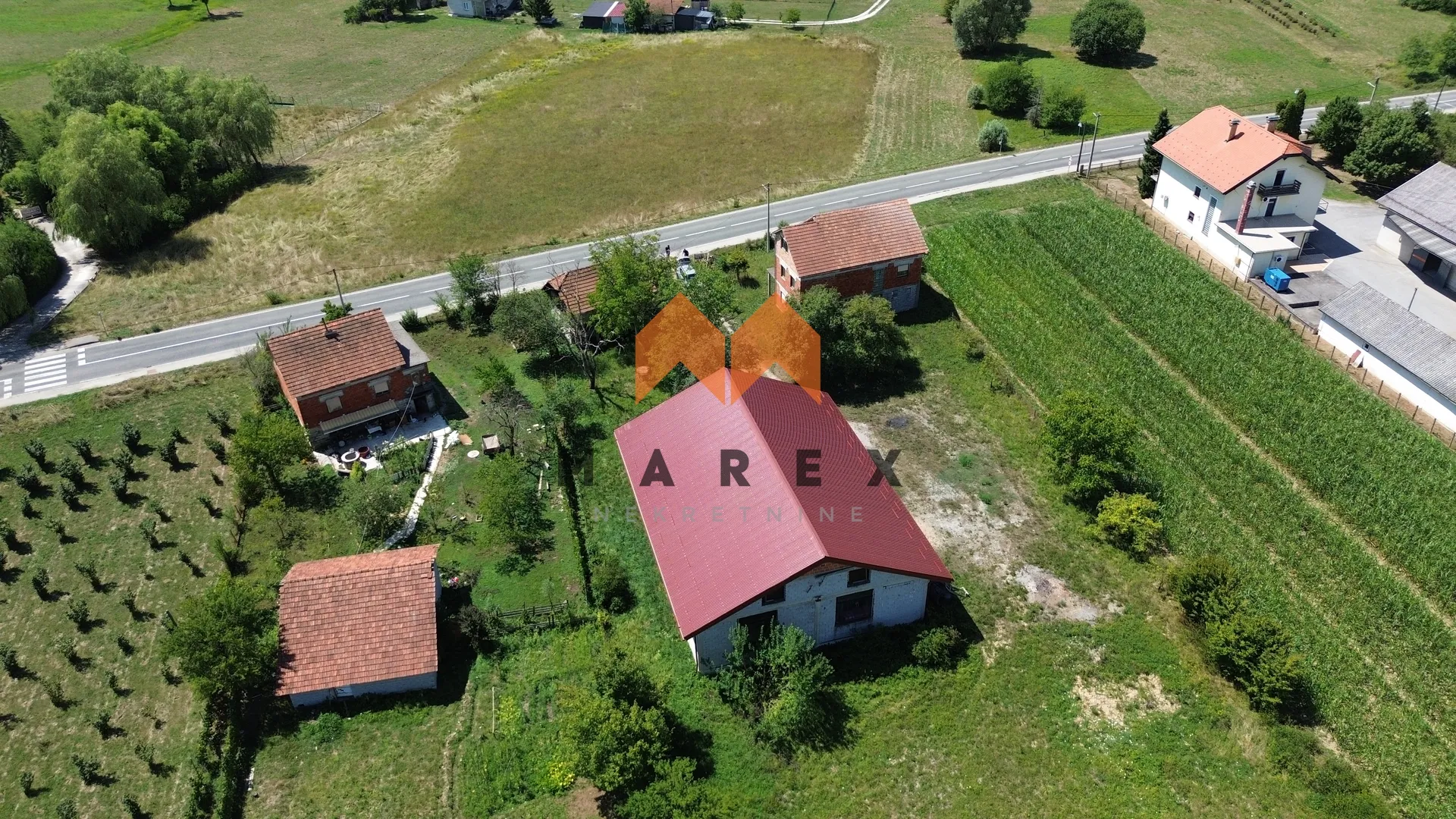kuća 195m2+poslovna zgrada 340m2+drvena kuća 45m2 - slika 7