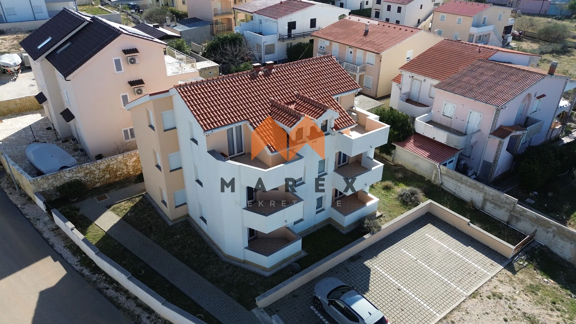 prostrani apartman s pogledom na more u povljani - slika 15