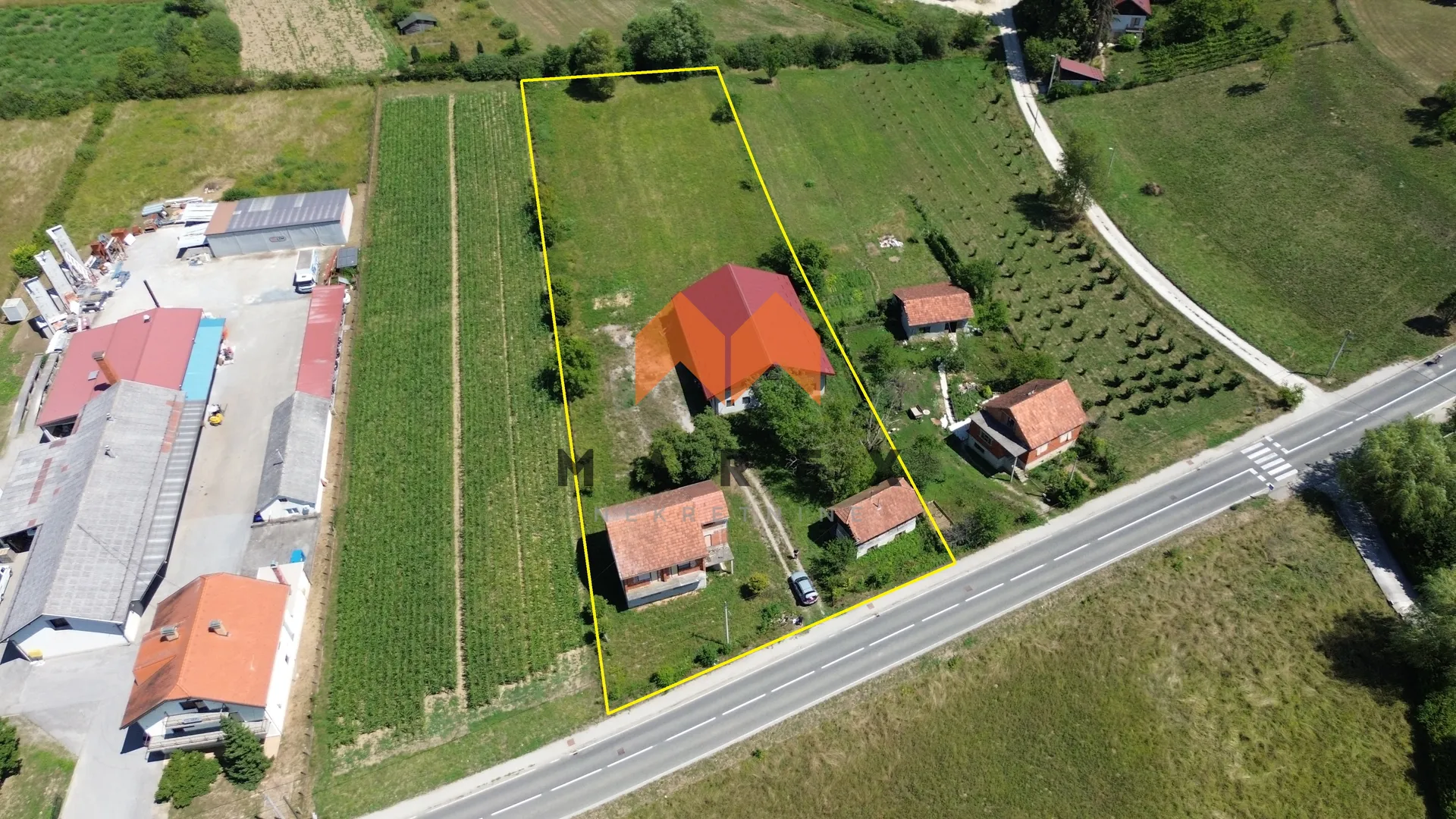 Kuća 195m2+poslovna Zgrada 340m2+drvena Kuća 45m2 - Krušljevo Selo, Oroslavje