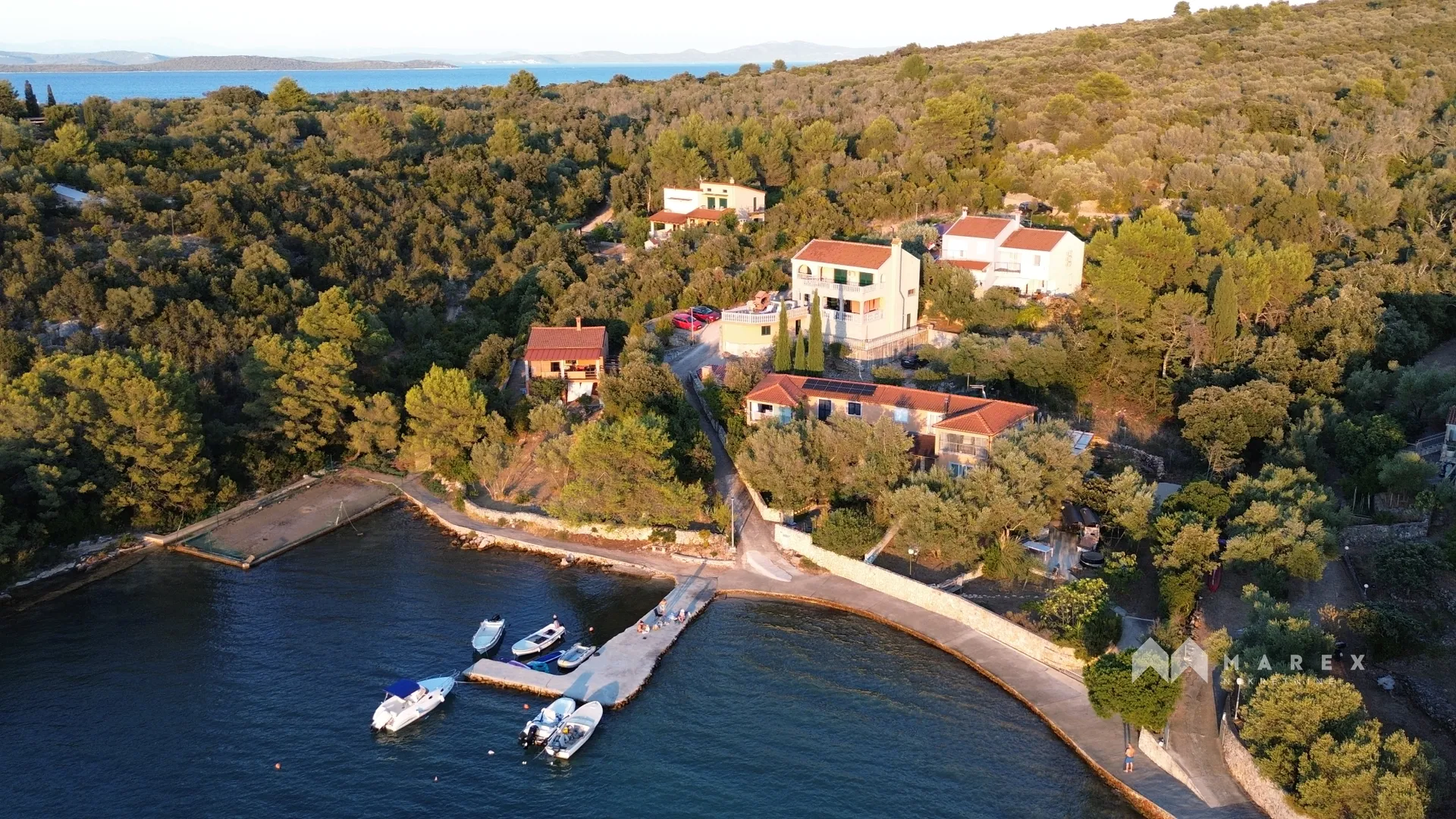 atraktivna kuća luka 114 m2,na samom moru - slika 2
