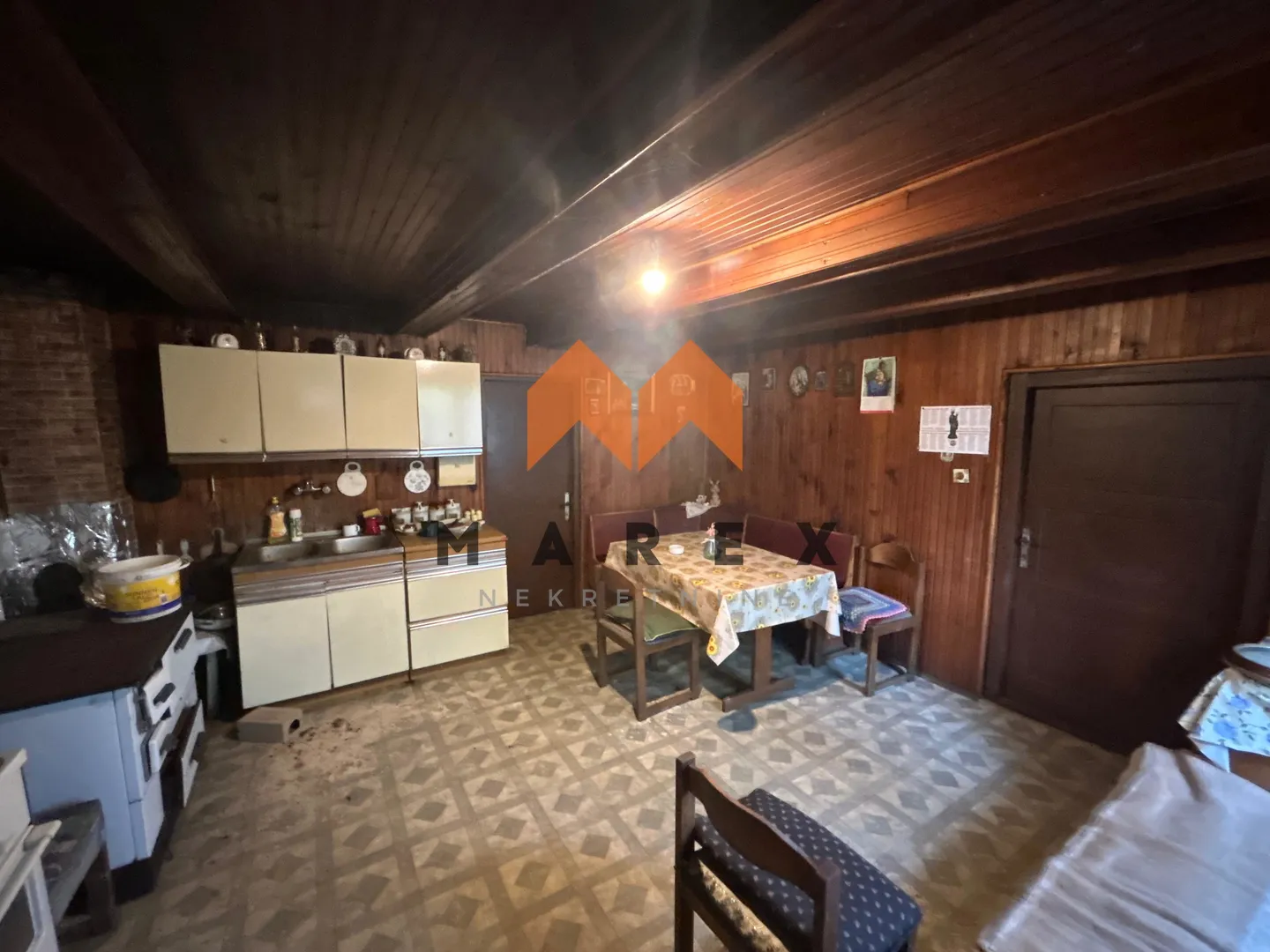 kuća 100 m2 + gospodarski objekt na parceli 2910 m2 - luka - slika 12