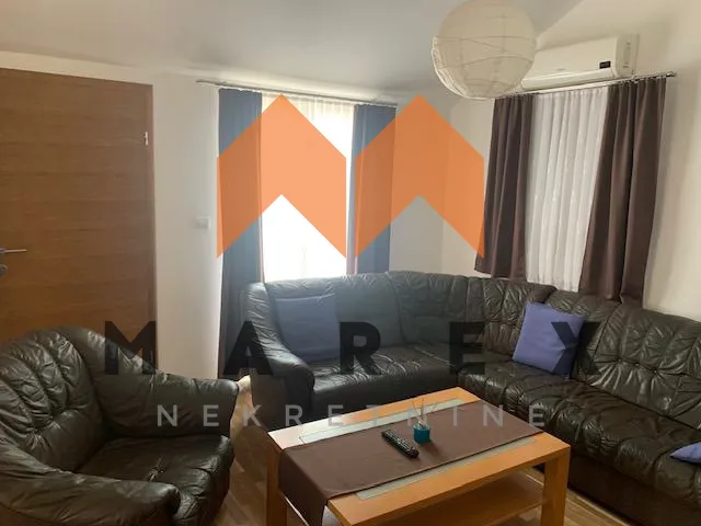 prostrani apartman s pogledom na more u povljani - slika 10