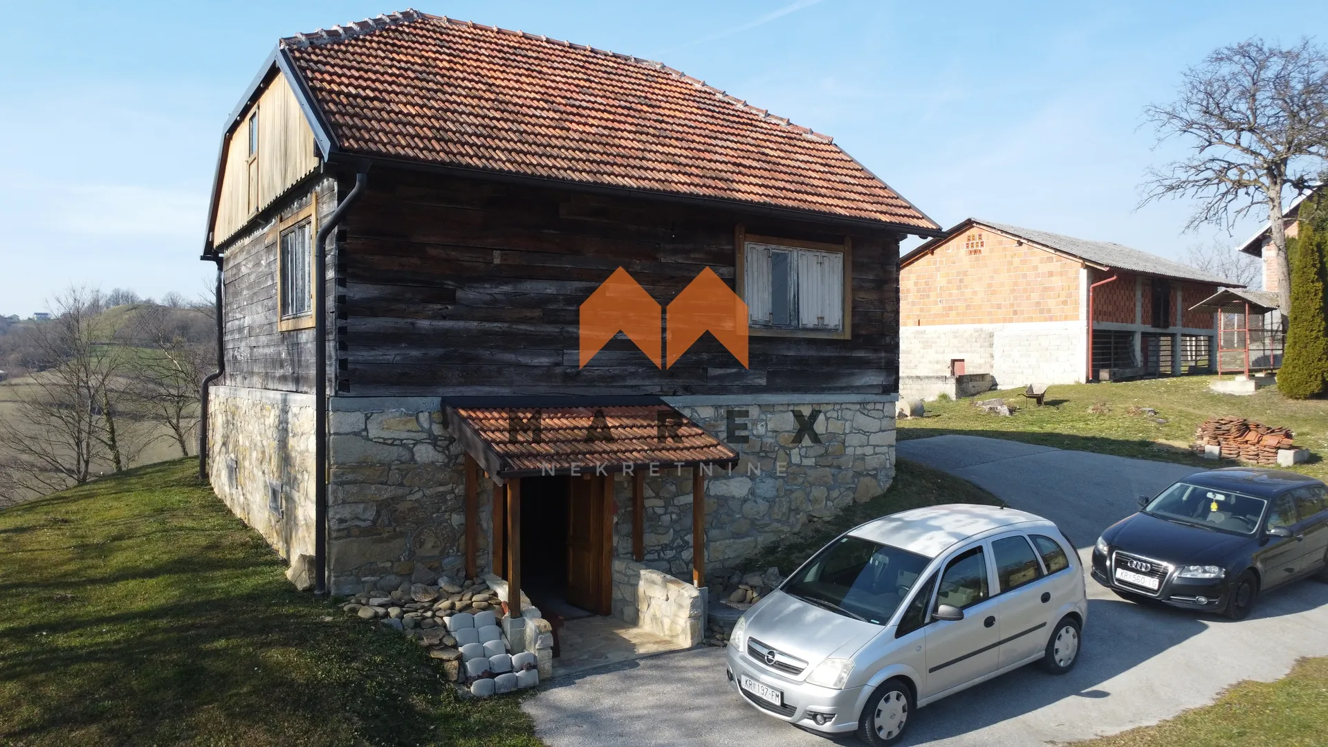 prekrasna kameno drvena kuća - slika 30
