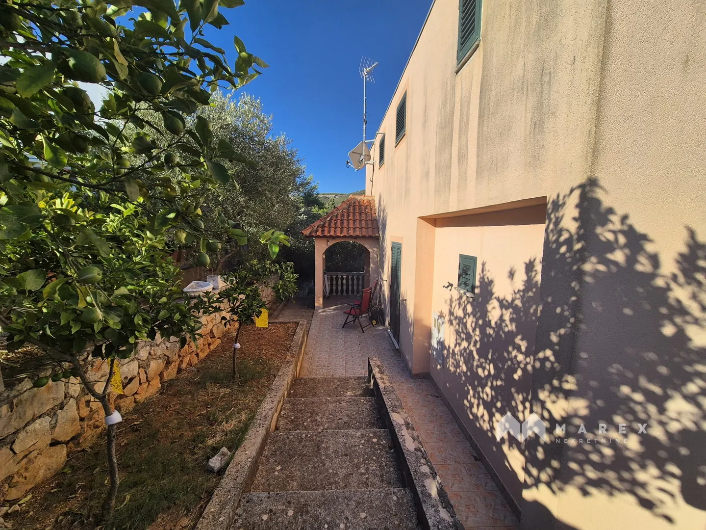 atraktivna kuća luka 114 m2,na samom moru - slika 13