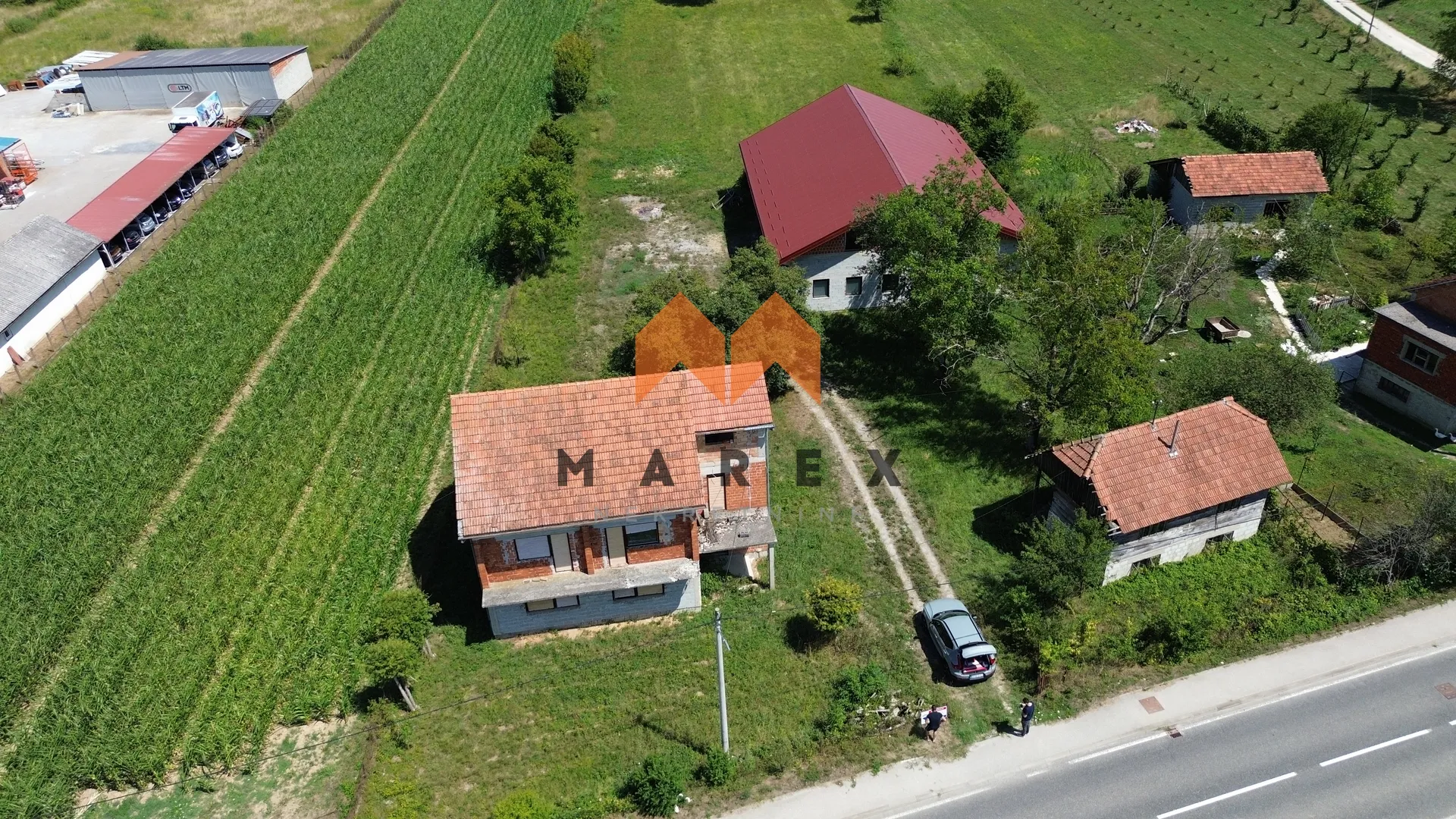 kuća 195m2+poslovna zgrada 340m2+drvena kuća 45m2 - slika 4