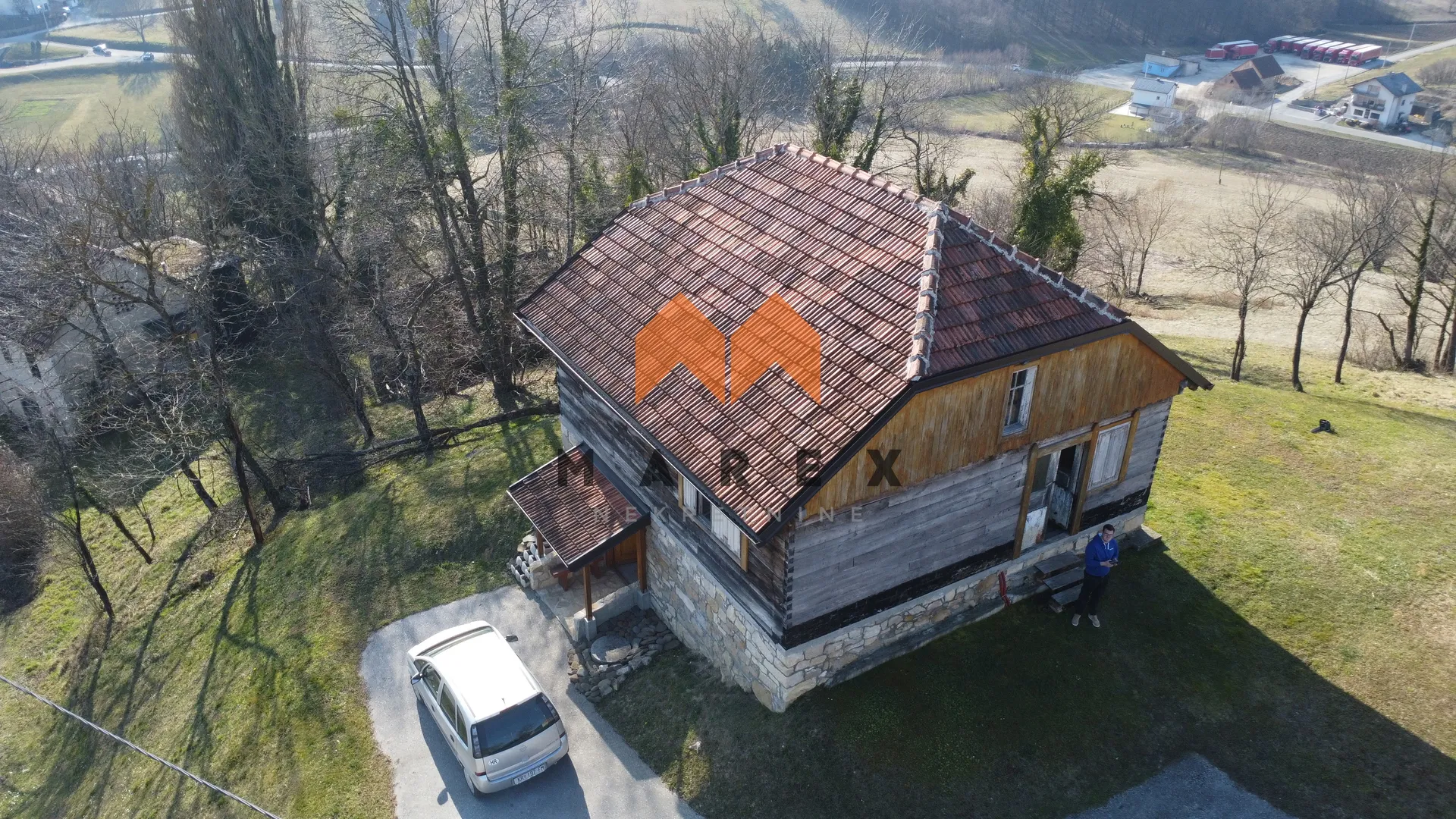 prekrasna kameno drvena kuća - slika 26