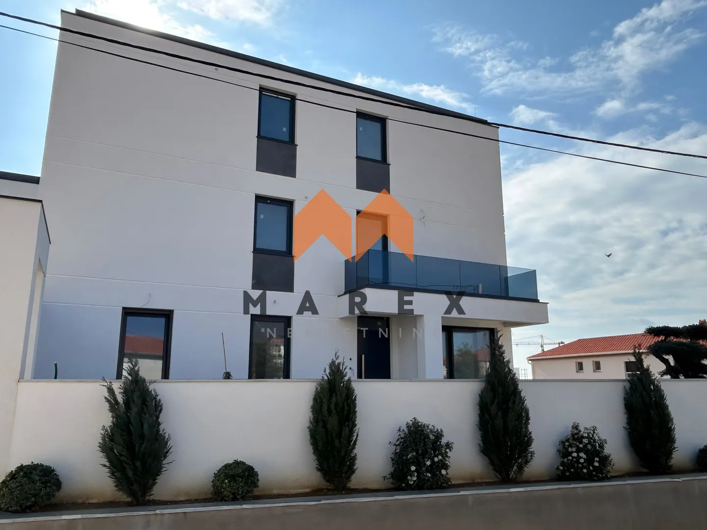 ekskluzivan stan sa privat okućnicom i 2 parkirna mjesta,3s+db,110 m2 - slika 4