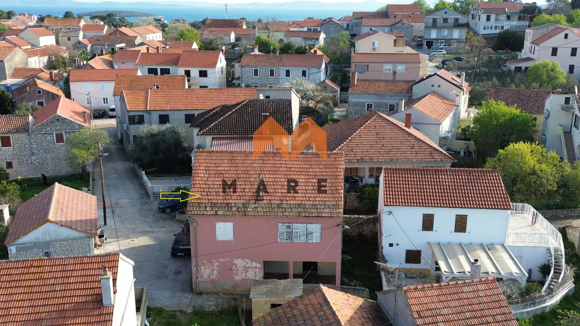 Prostrana Kuća U Salima ,rijetka Prilika Za Invensticiju!!