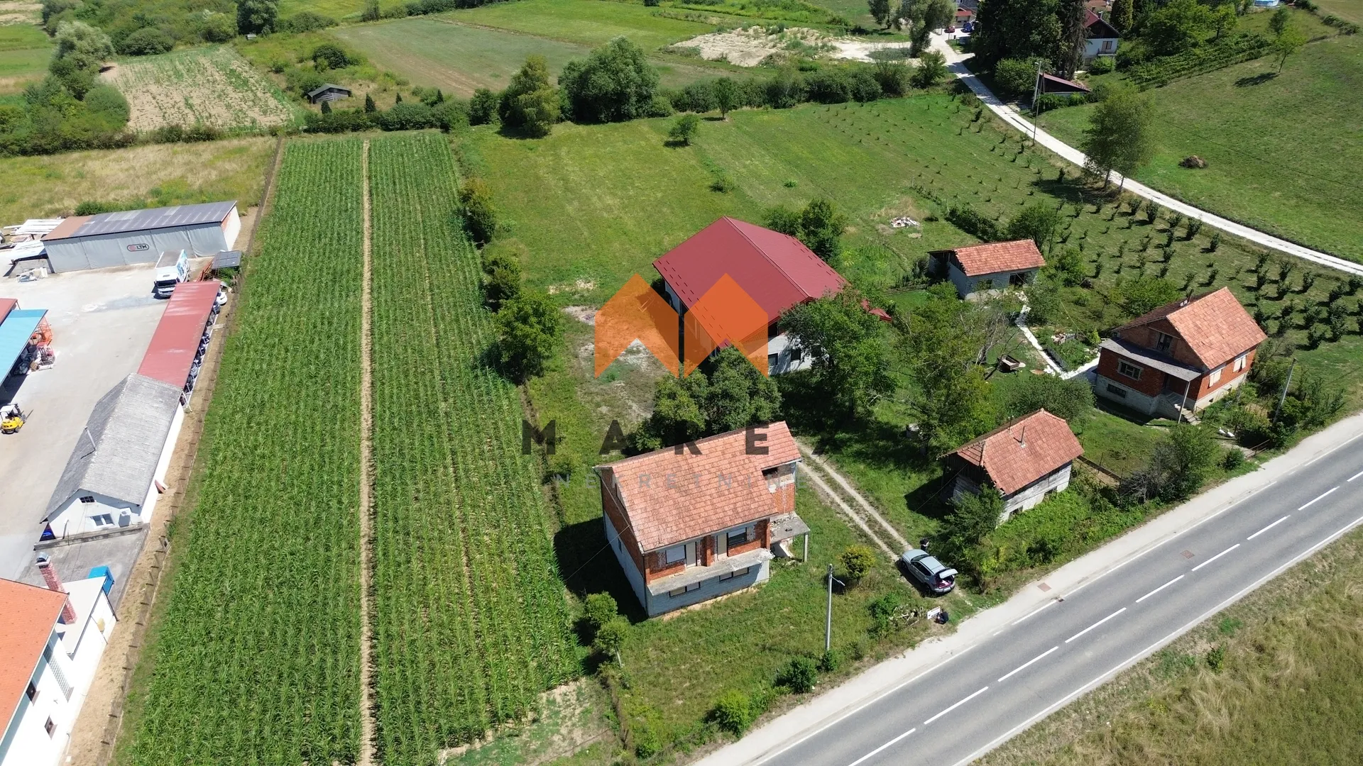 kuća 195m2+poslovna zgrada 340m2+drvena kuća 45m2 - slika 3