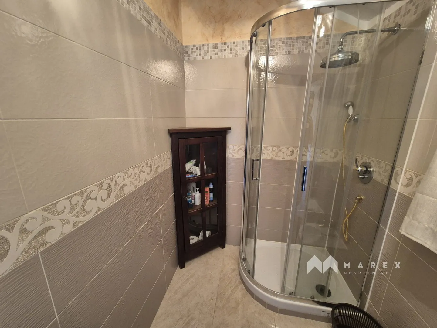 atraktivna kuća luka 114 m2,na samom moru - slika 22