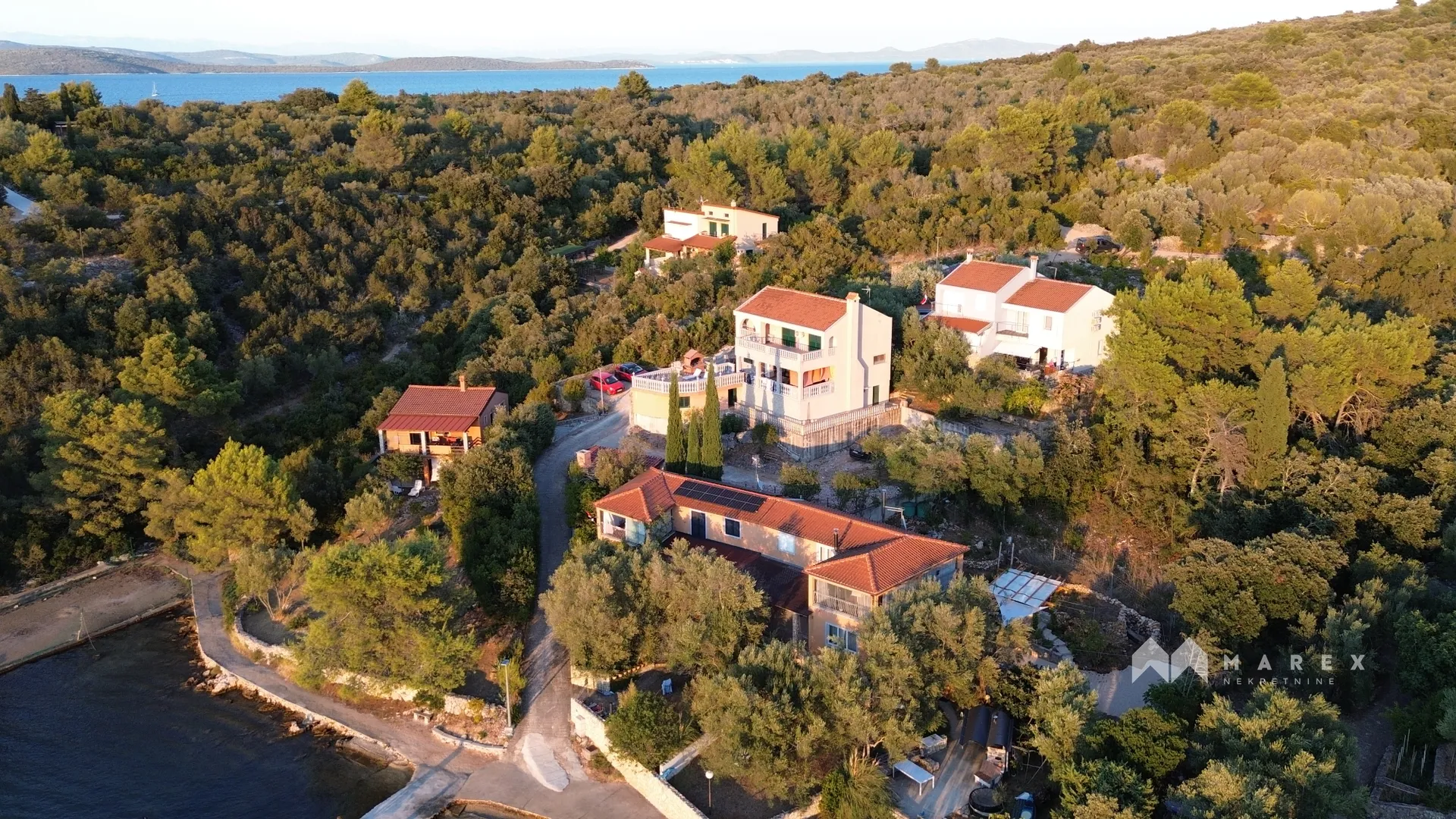 atraktivna kuća luka 114 m2,na samom moru - slika 4