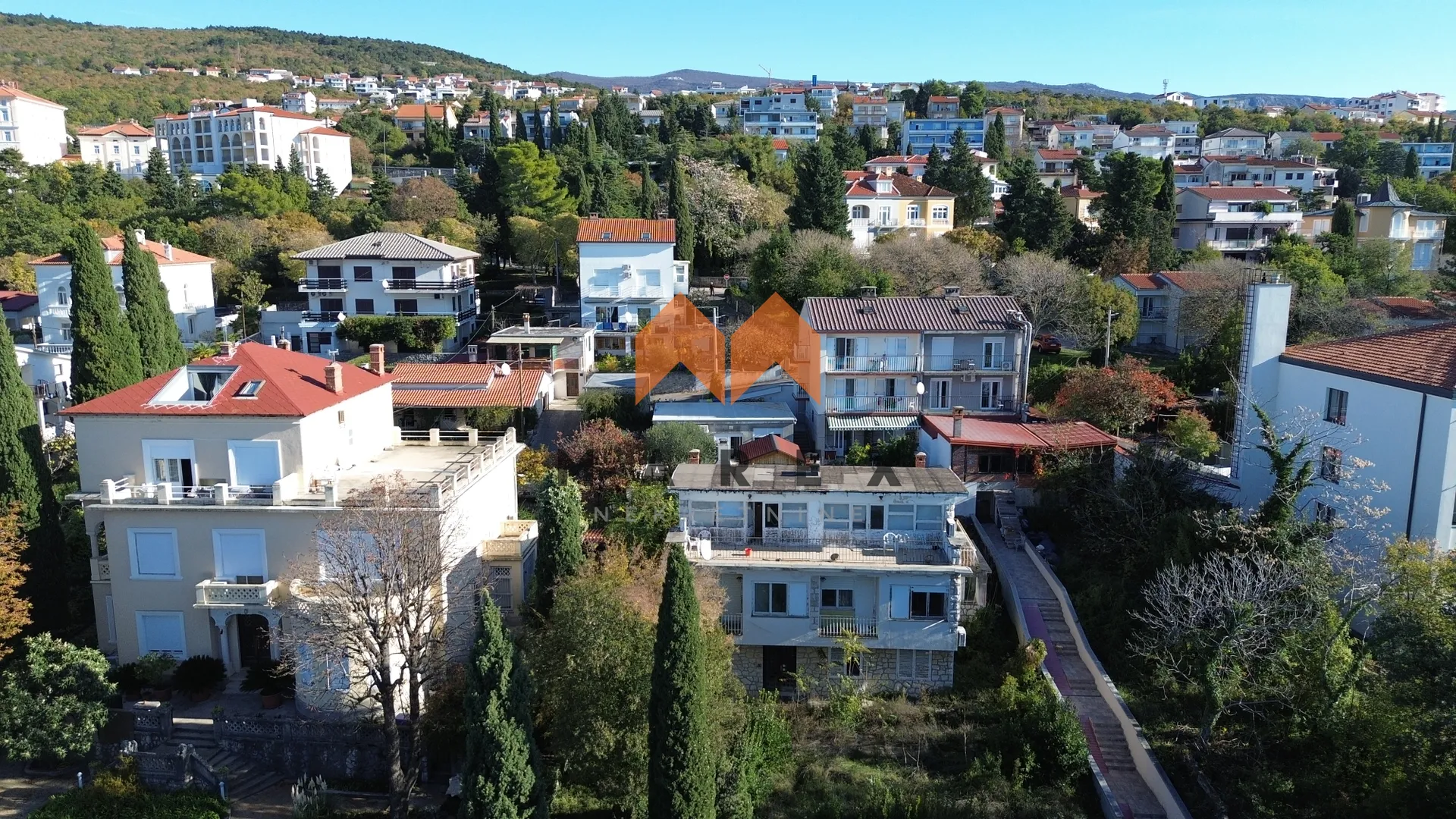 vila na ekskluzivnoj lokaciji - slika 11