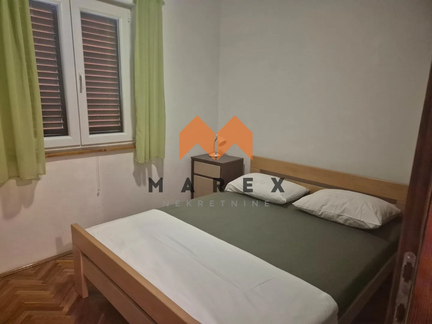 top lokacija-kuća uz more sa 4 apartmana i 1 studio - slika 12