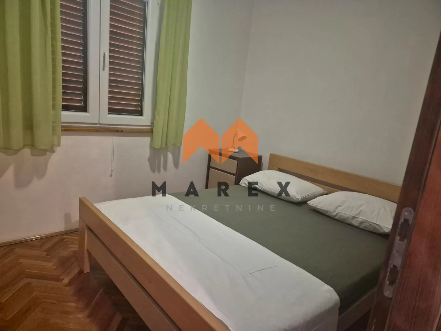 top lokacija-kuća uz more sa 4 apartmana i 1 studio - slika 17