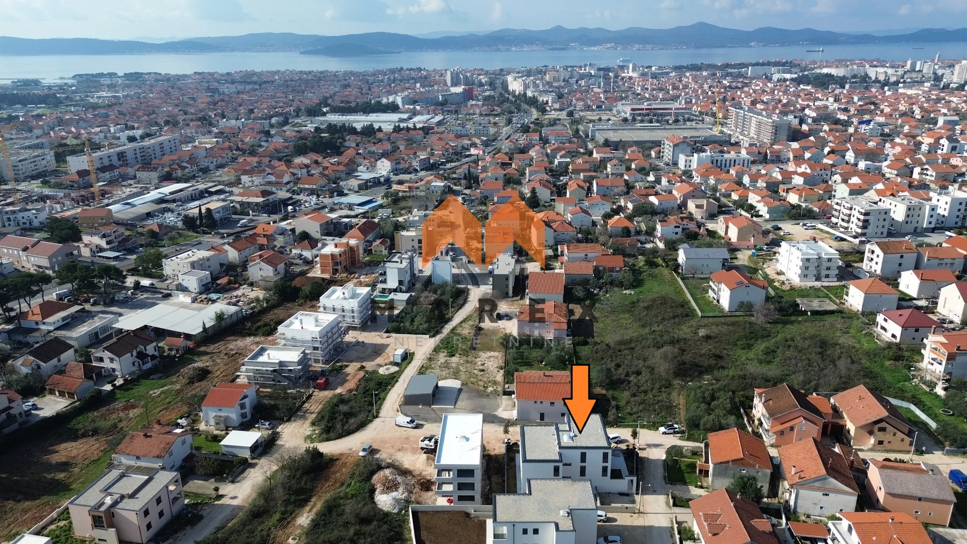 ekskluzivan stan sa privat okućnicom i 2 parkirna mjesta,3s+db,110 m2 - slika 2