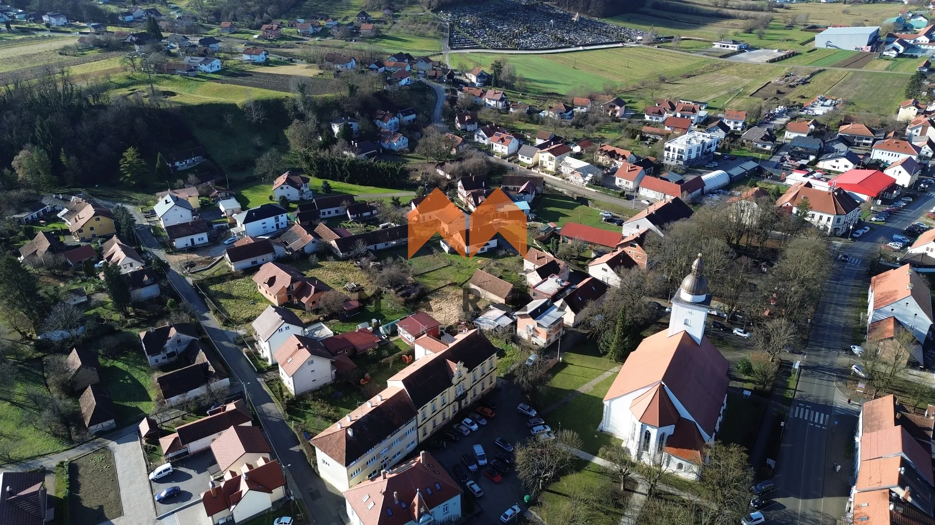 kuća u srcu stubice na top lokaciji - slika 12