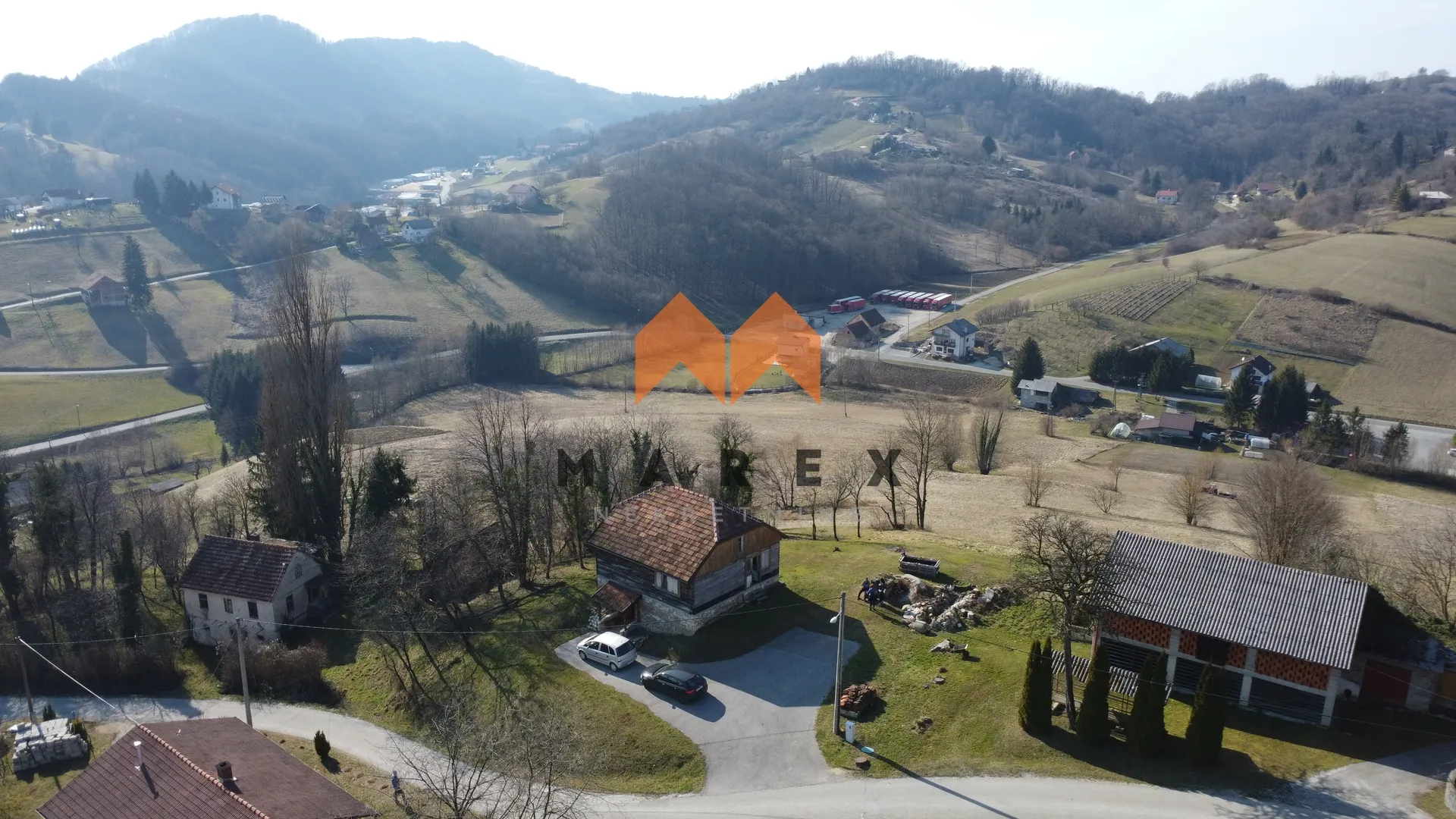 prekrasna kameno drvena kuća - slika 31