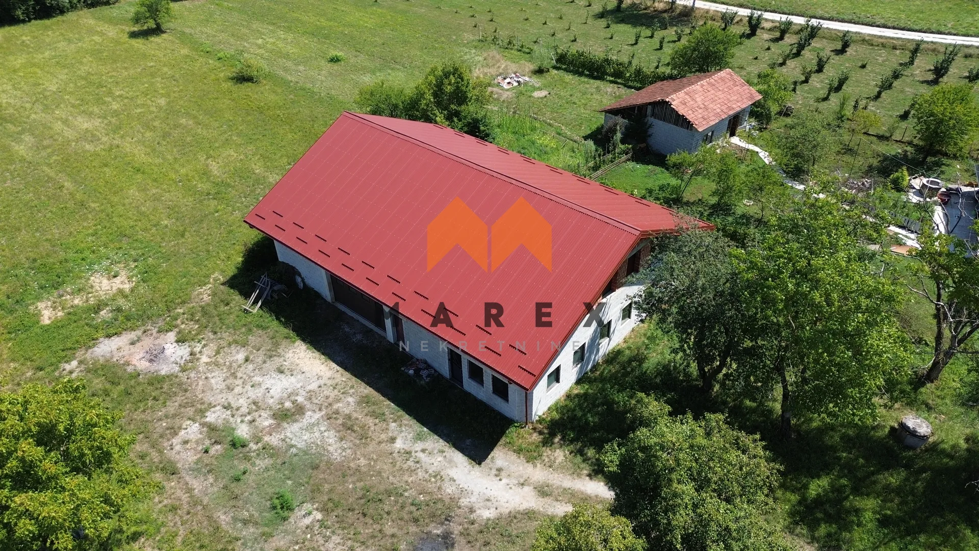 kuća 195m2+poslovna zgrada 340m2+drvena kuća 45m2 - slika 9