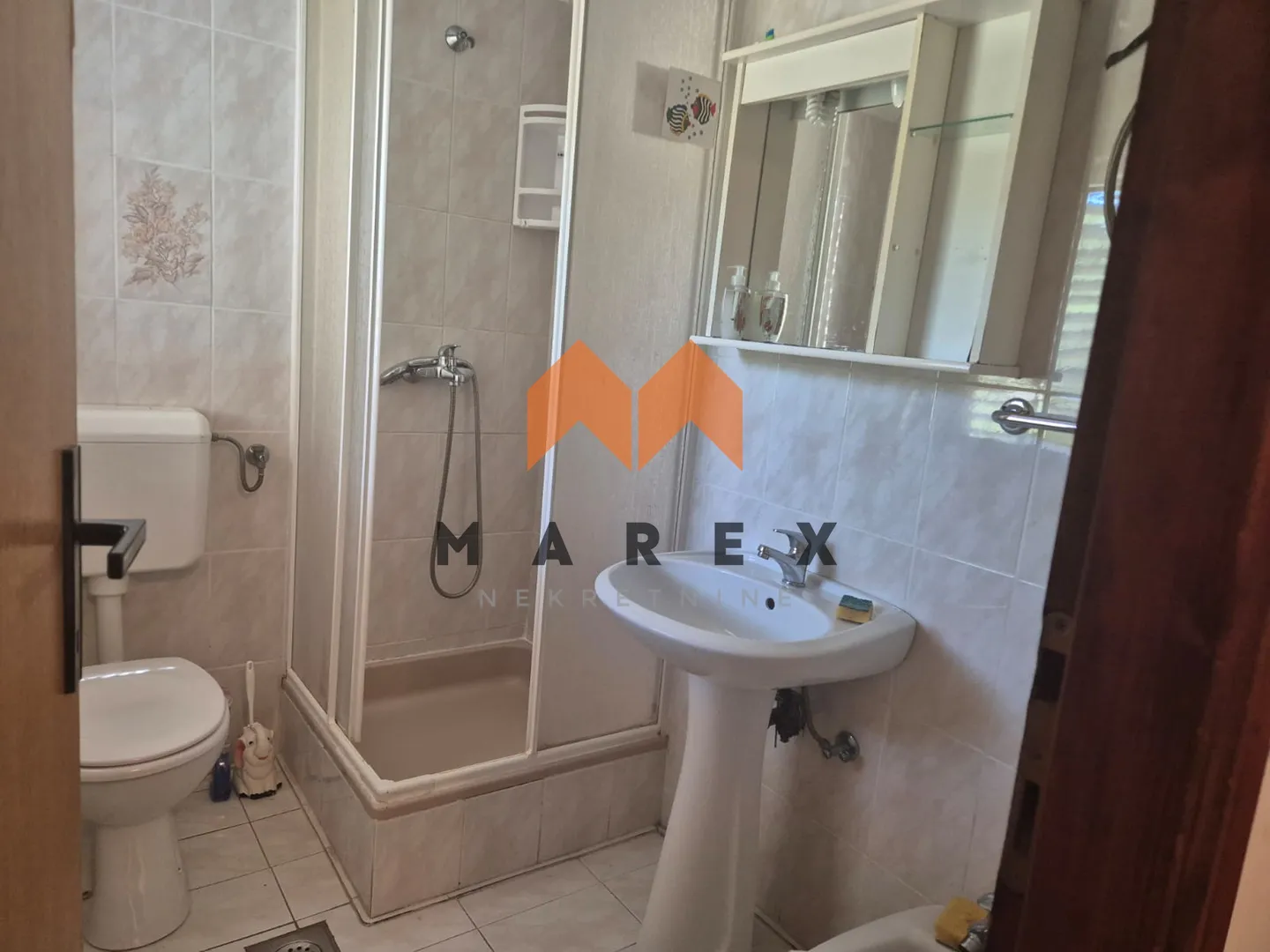 top lokacija-kuća uz more sa 4 apartmana i 1 studio - slika 16