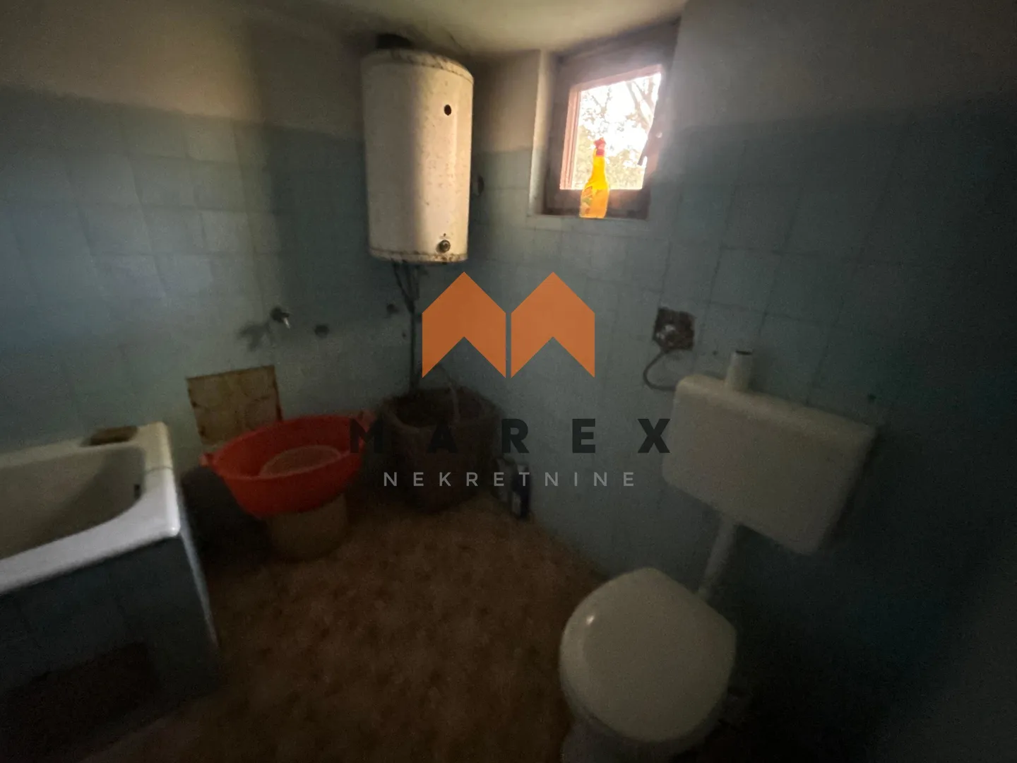 kuća 100 m2 + gospodarski objekt na parceli 2910 m2 - luka - slika 17