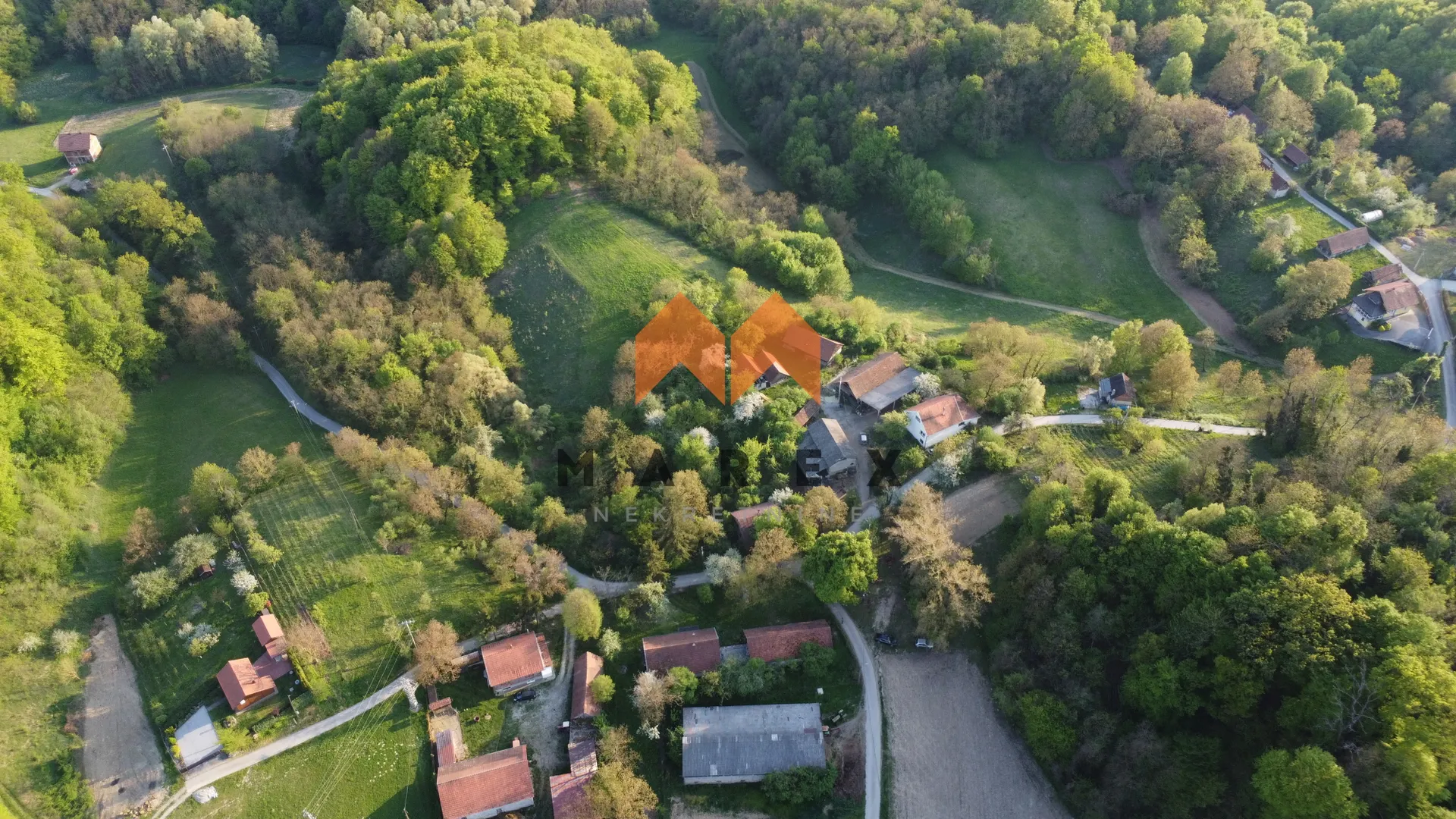 kuća 100 m2 + gospodarski objekt na parceli 2910 m2 - luka - slika 18