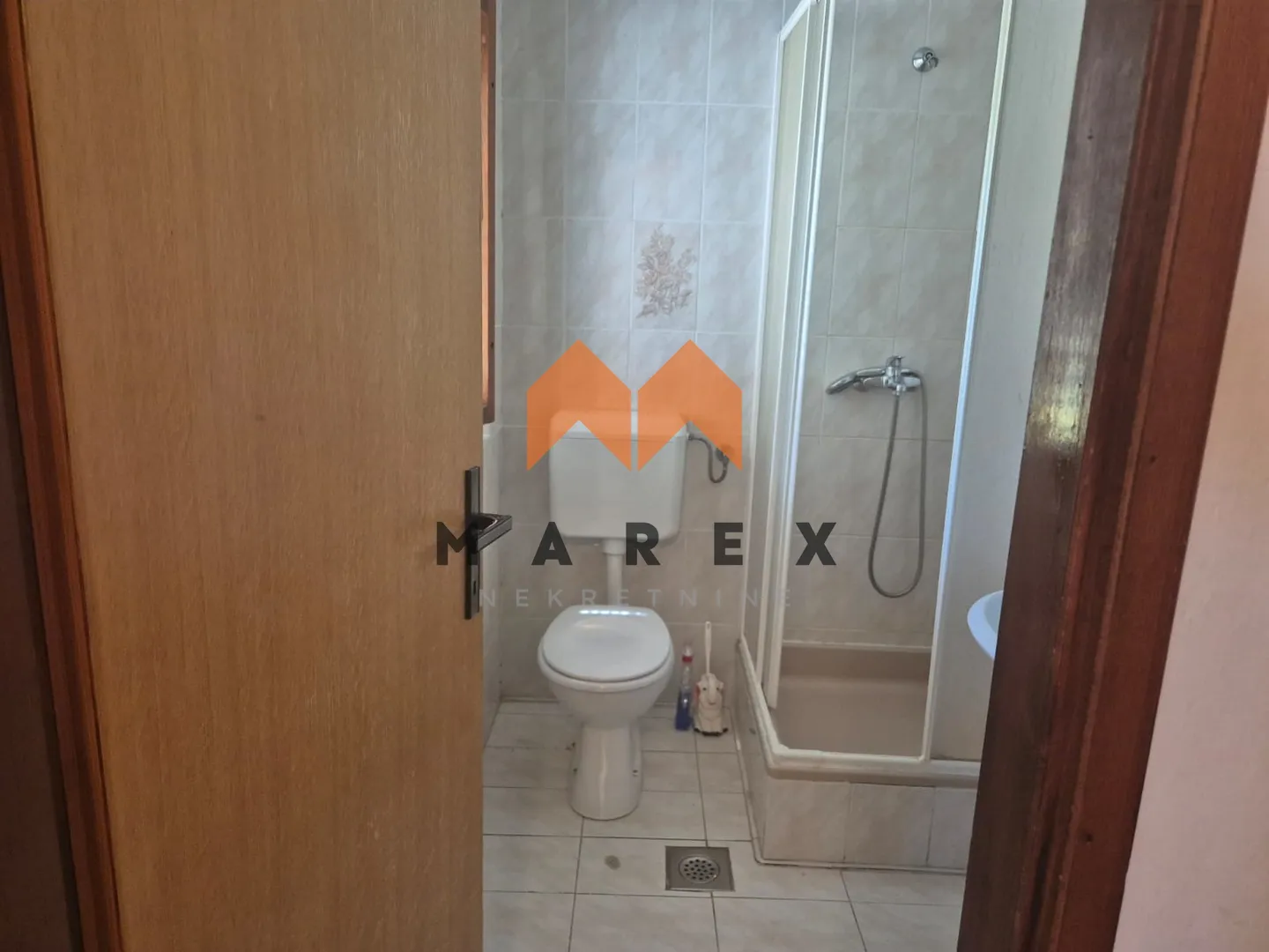top lokacija-kuća uz more sa 4 apartmana i 1 studio - slika 13