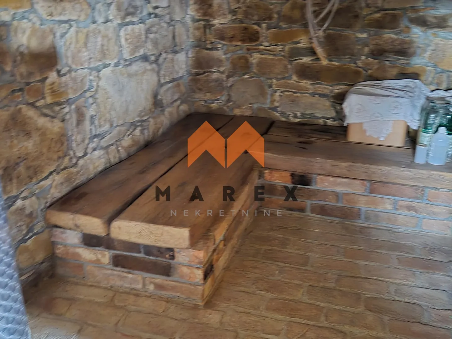 prekrasna kameno drvena kuća - slika 14