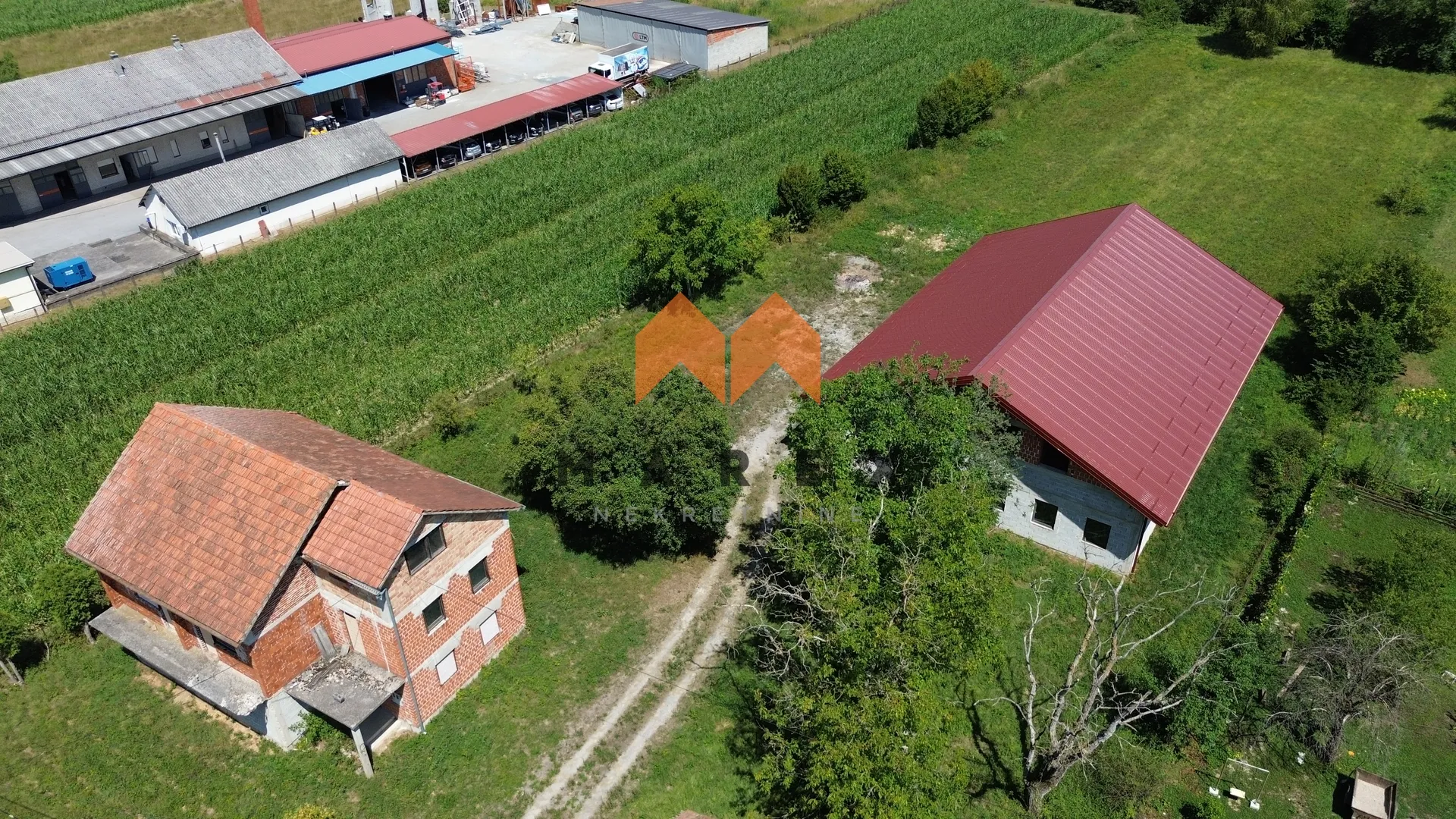 kuća 195m2+poslovna zgrada 340m2+drvena kuća 45m2 - slika 10