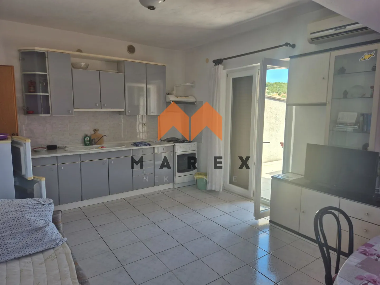 top lokacija-kuća uz more sa 4 apartmana i 1 studio - slika 11