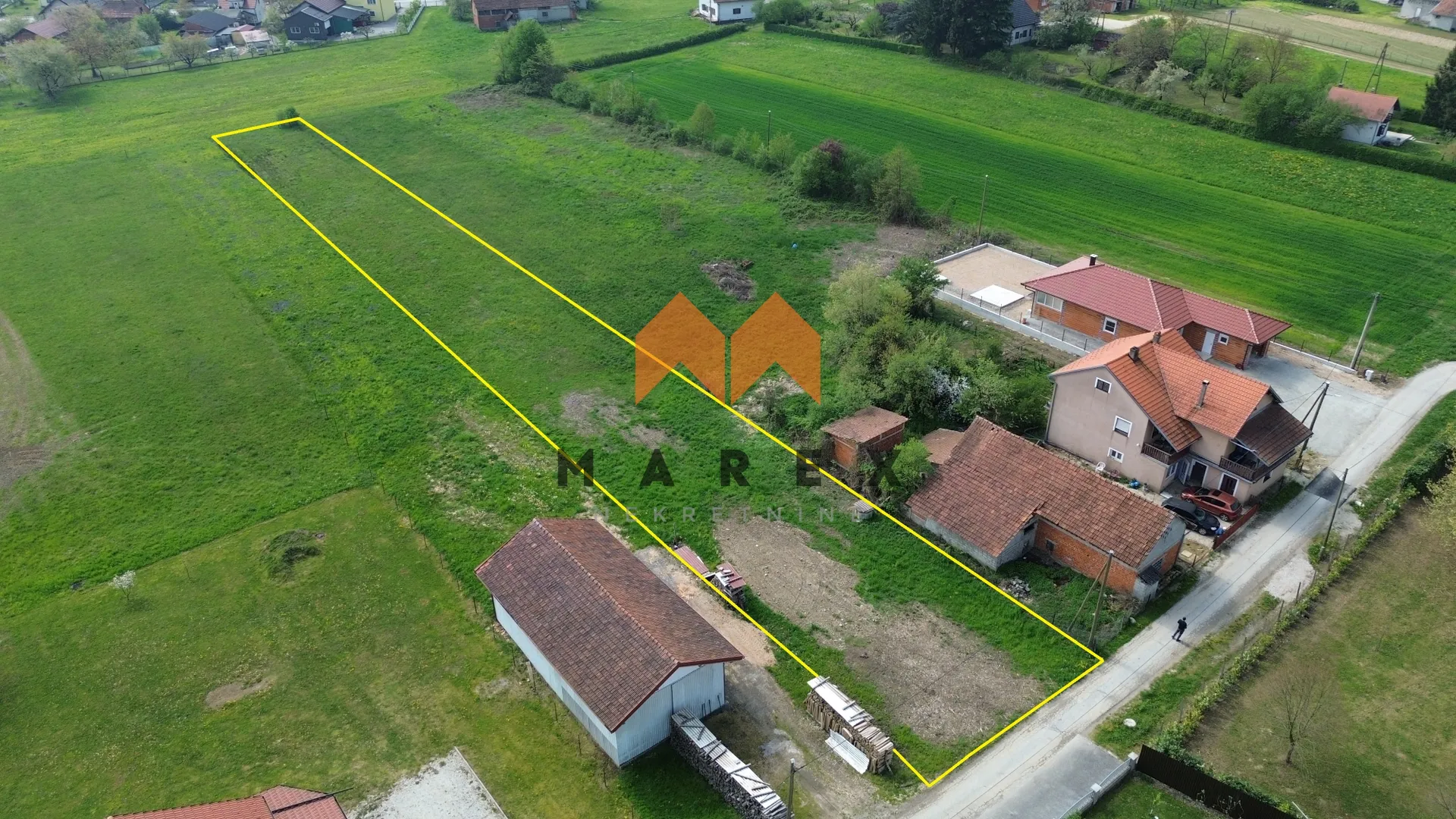 GRAĐEVINSKO ZEMLJIŠTE 2215m2-OROSLAVJE