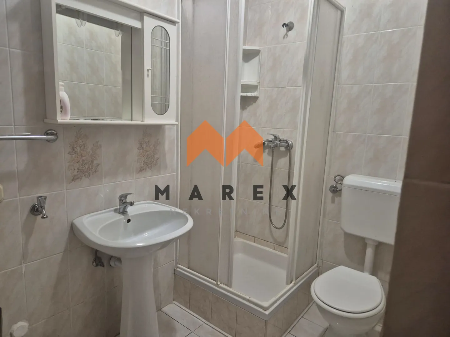 top lokacija-kuća uz more sa 4 apartmana i 1 studio - slika 19