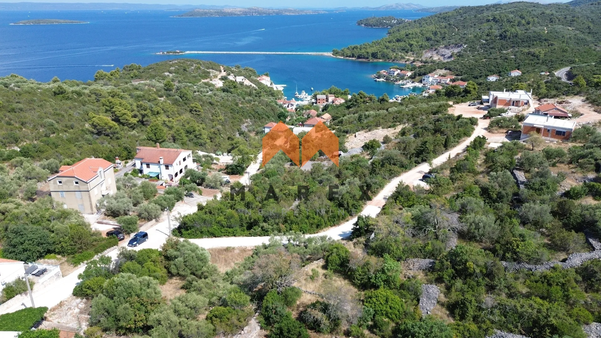 Građevinsko Zemljište Sa Panoramskim Pogledom -Investicija - Sali