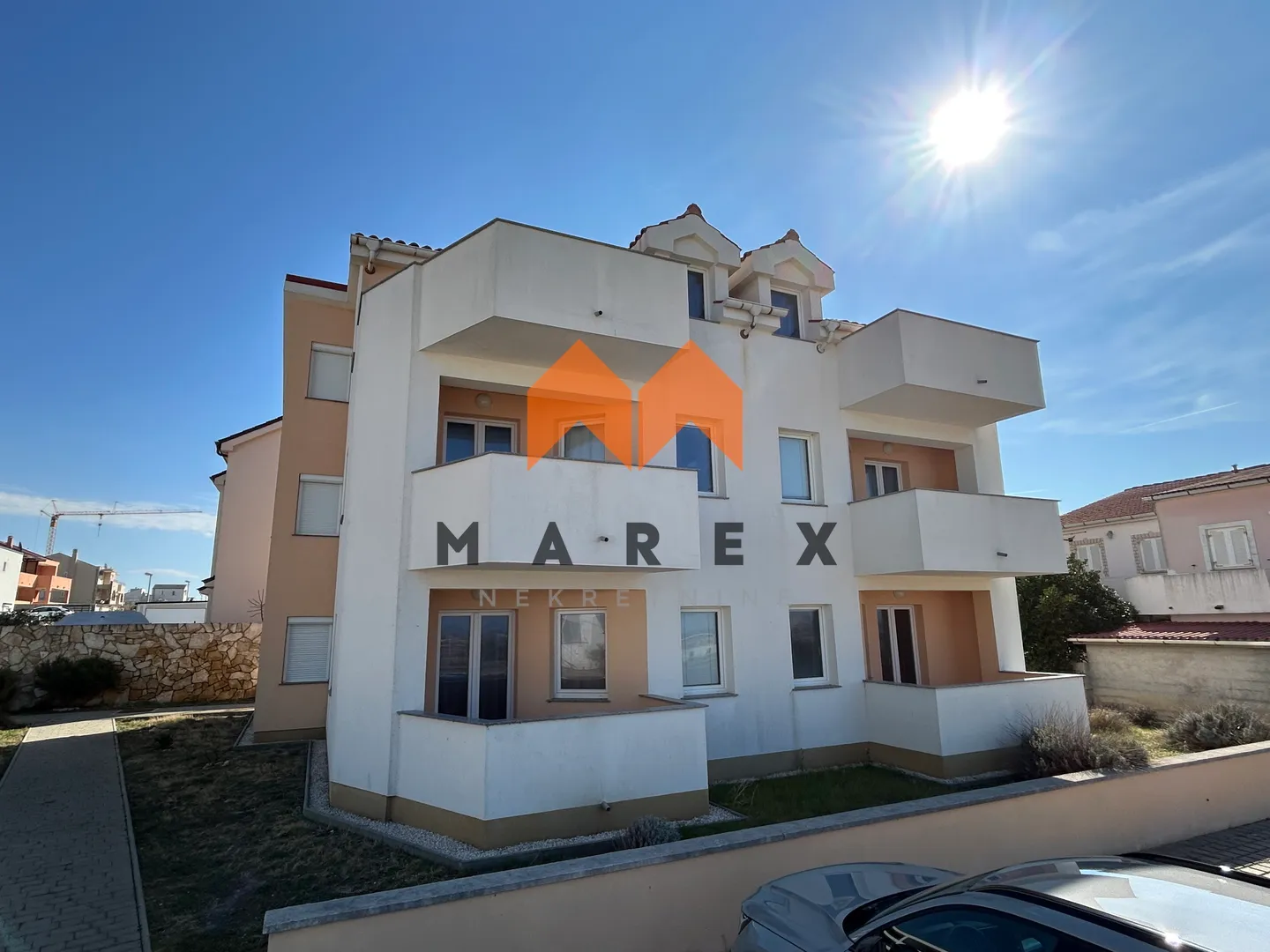 prostrani apartman s pogledom na more u povljani - slika 21
