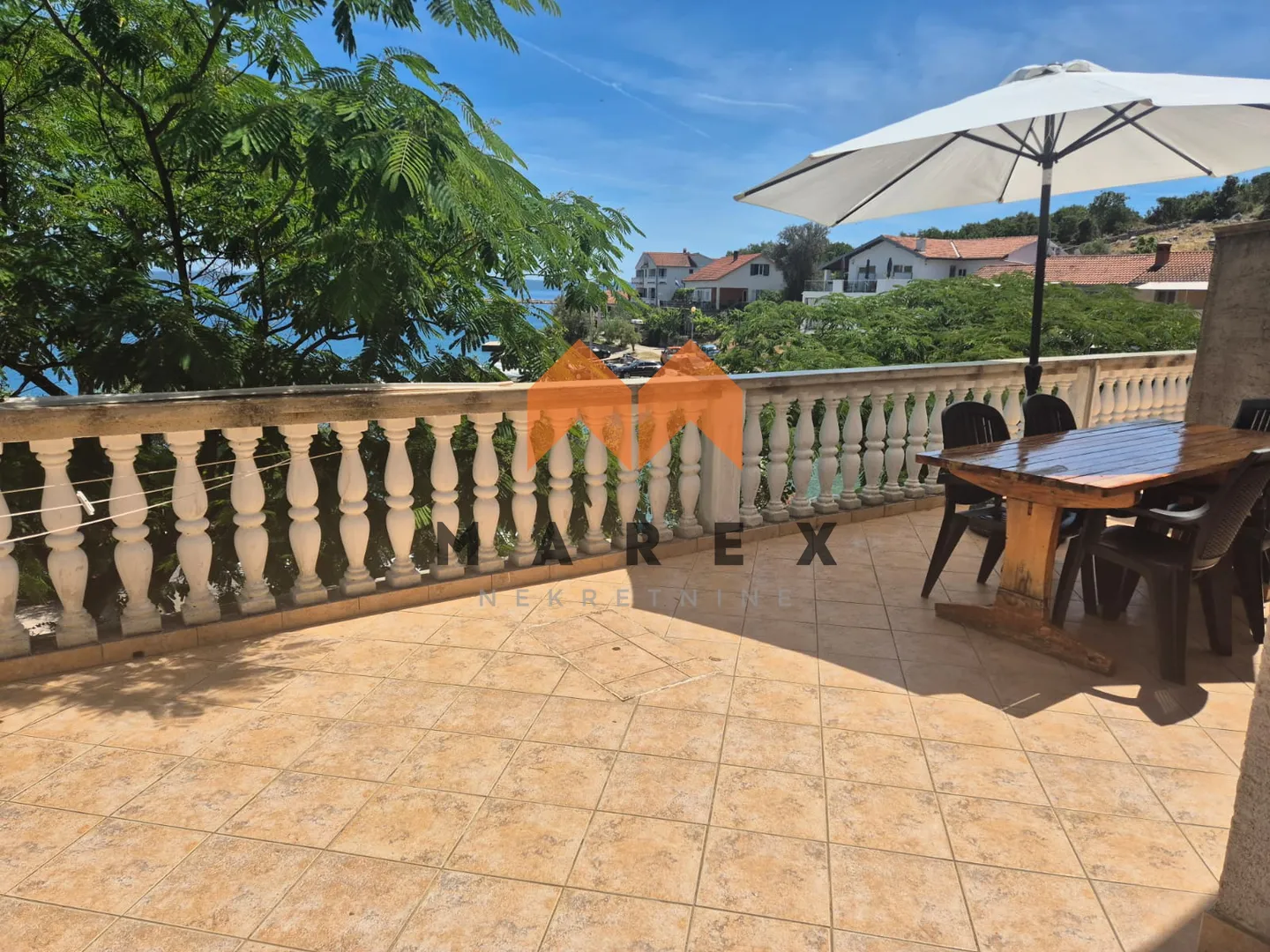 top lokacija-kuća uz more sa 4 apartmana i 1 studio - slika 9
