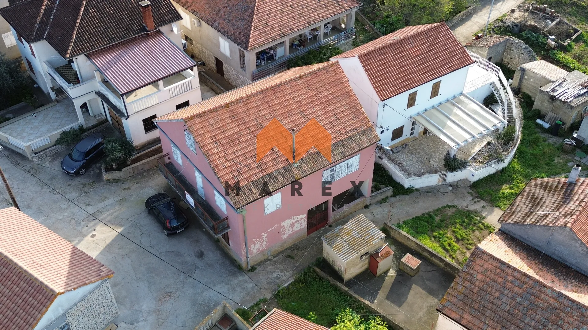 prostrana kuća u salima ,rijetka prilika za invensticiju!! - slika 4