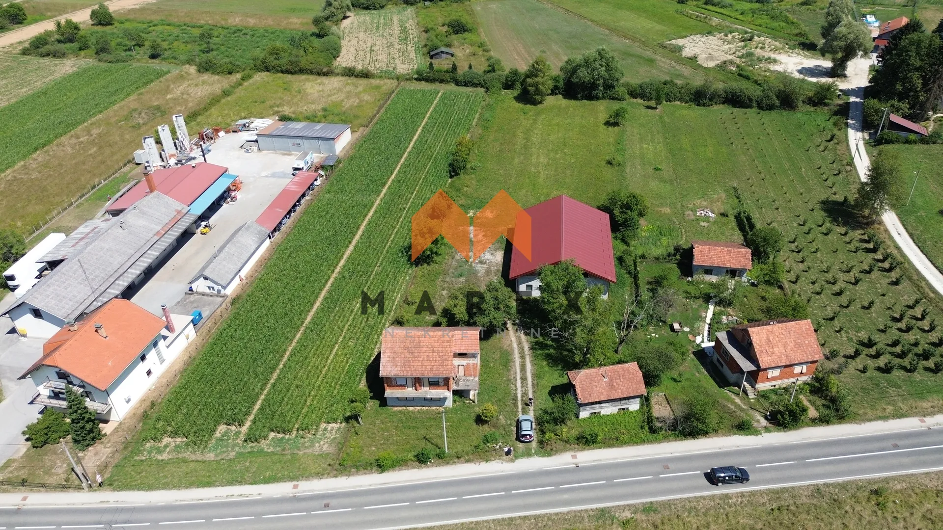 kuća 195m2+poslovna zgrada 340m2+drvena kuća 45m2 - slika 2