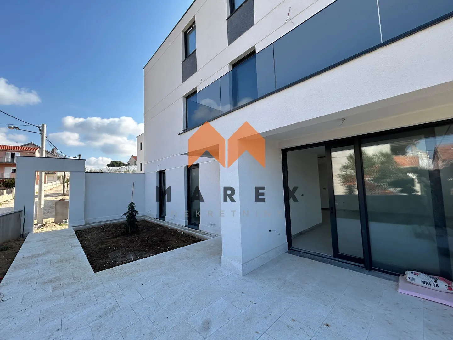 ekskluzivan stan sa privat okućnicom i 2 parkirna mjesta,3s+db,110 m2 - slika 13