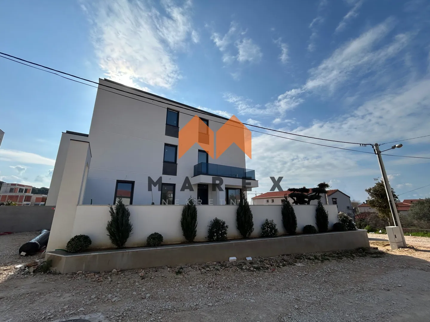 ekskluzivan stan sa privat okućnicom i 2 parkirna mjesta,3s+db,110 m2 - slika 12
