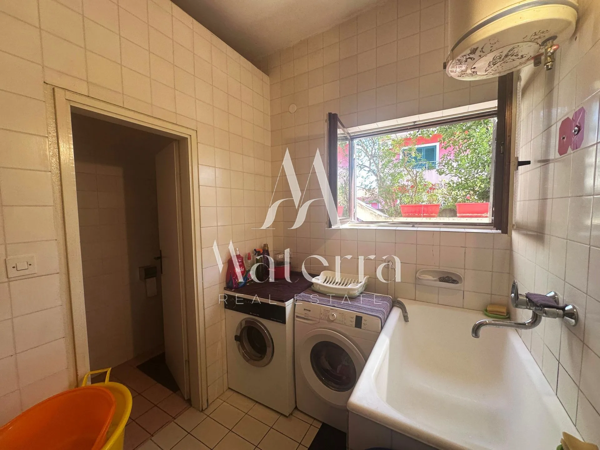 brodarica – kuća 250 m od mora, površina = 454 m² - slika 16