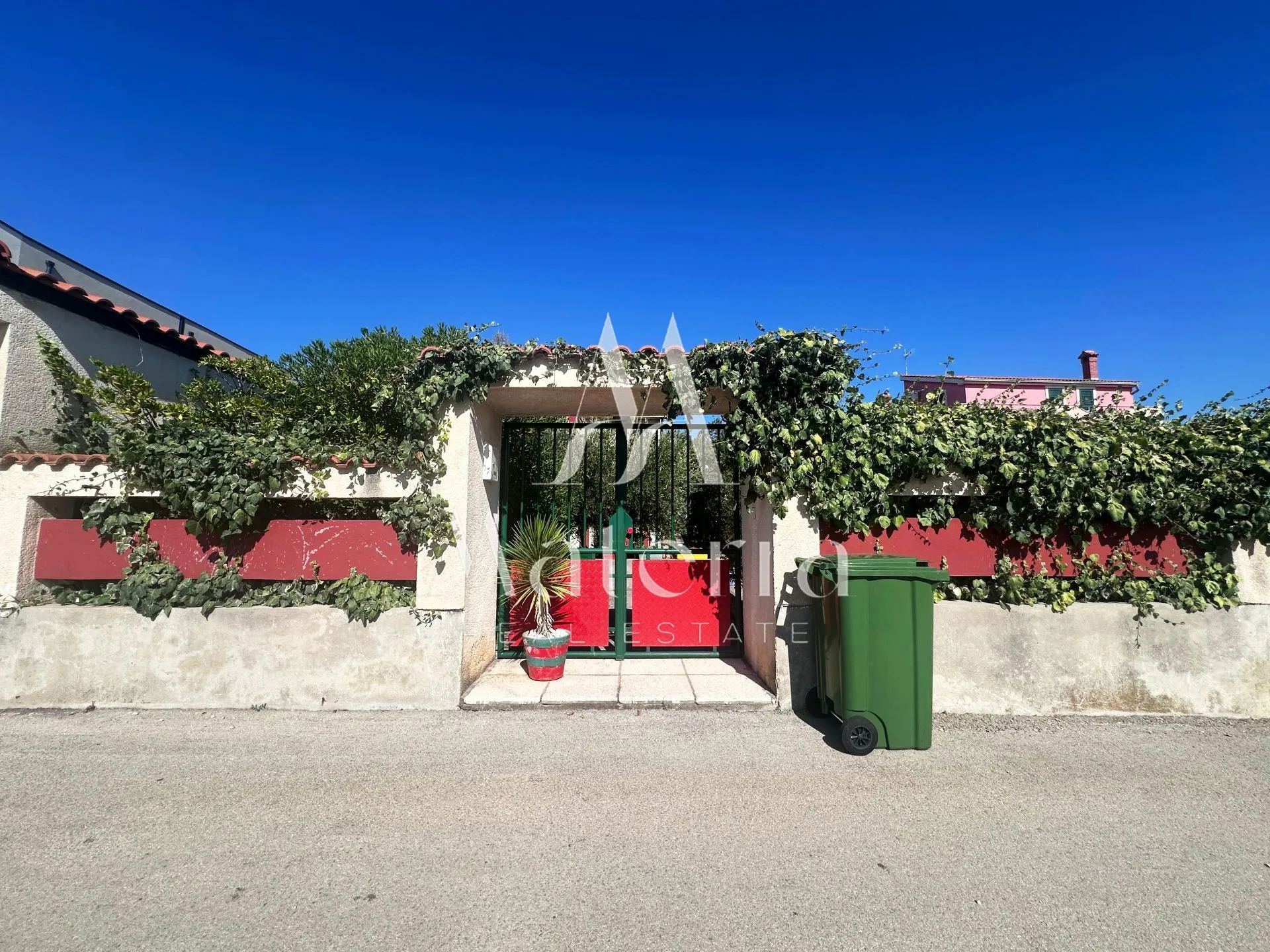 brodarica – kuća 250 m od mora, površina = 454 m² - slika 6