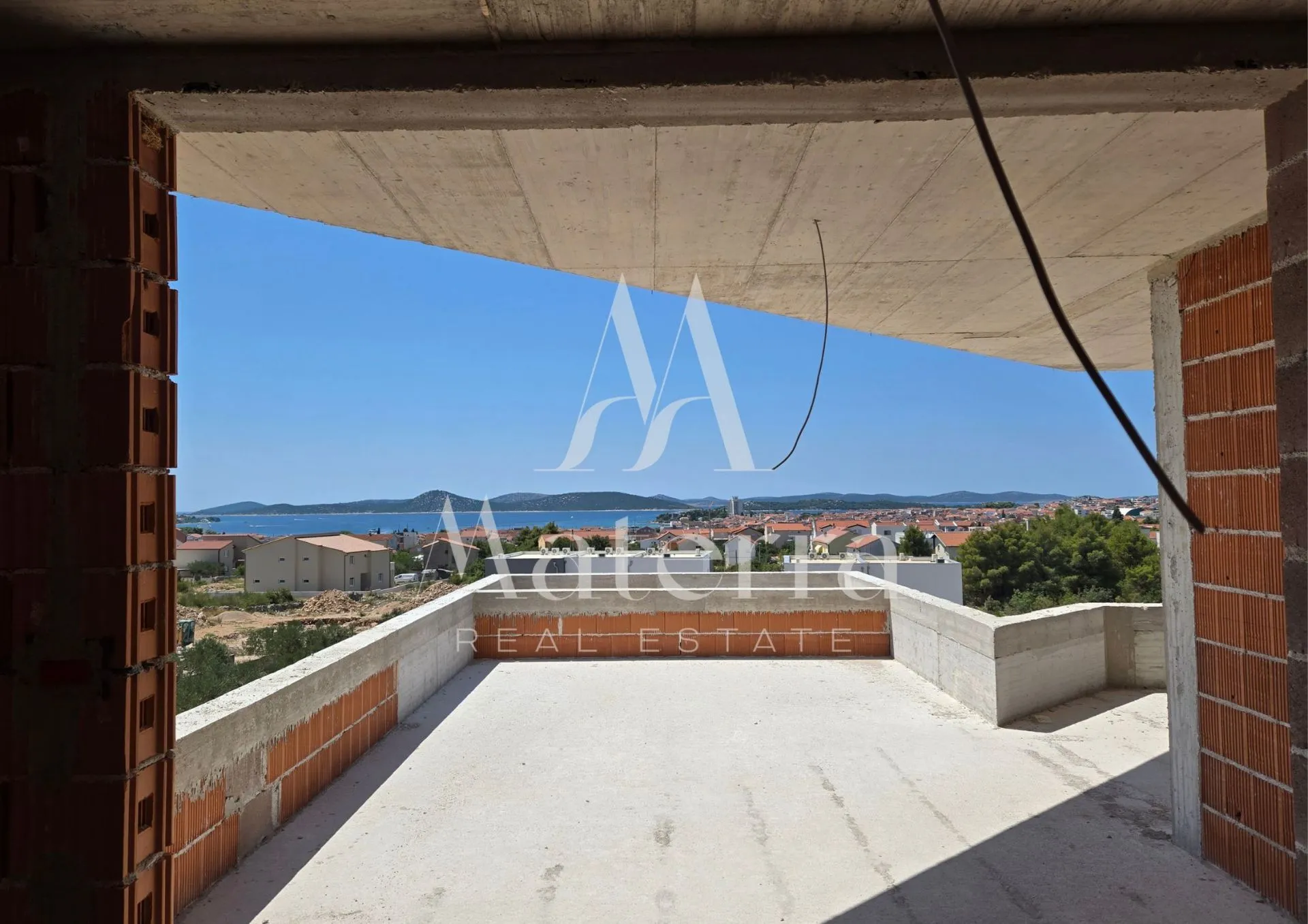 vodice - luksuzni stan (s2) sa bazenom i vrtom - slika 13