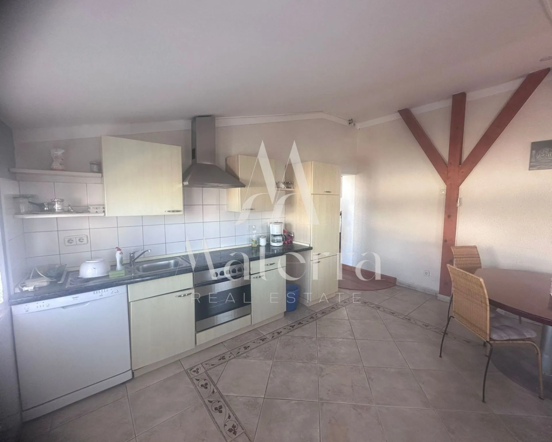 prekrasna vila sa 6 apartmana nadomak mora - slika 18