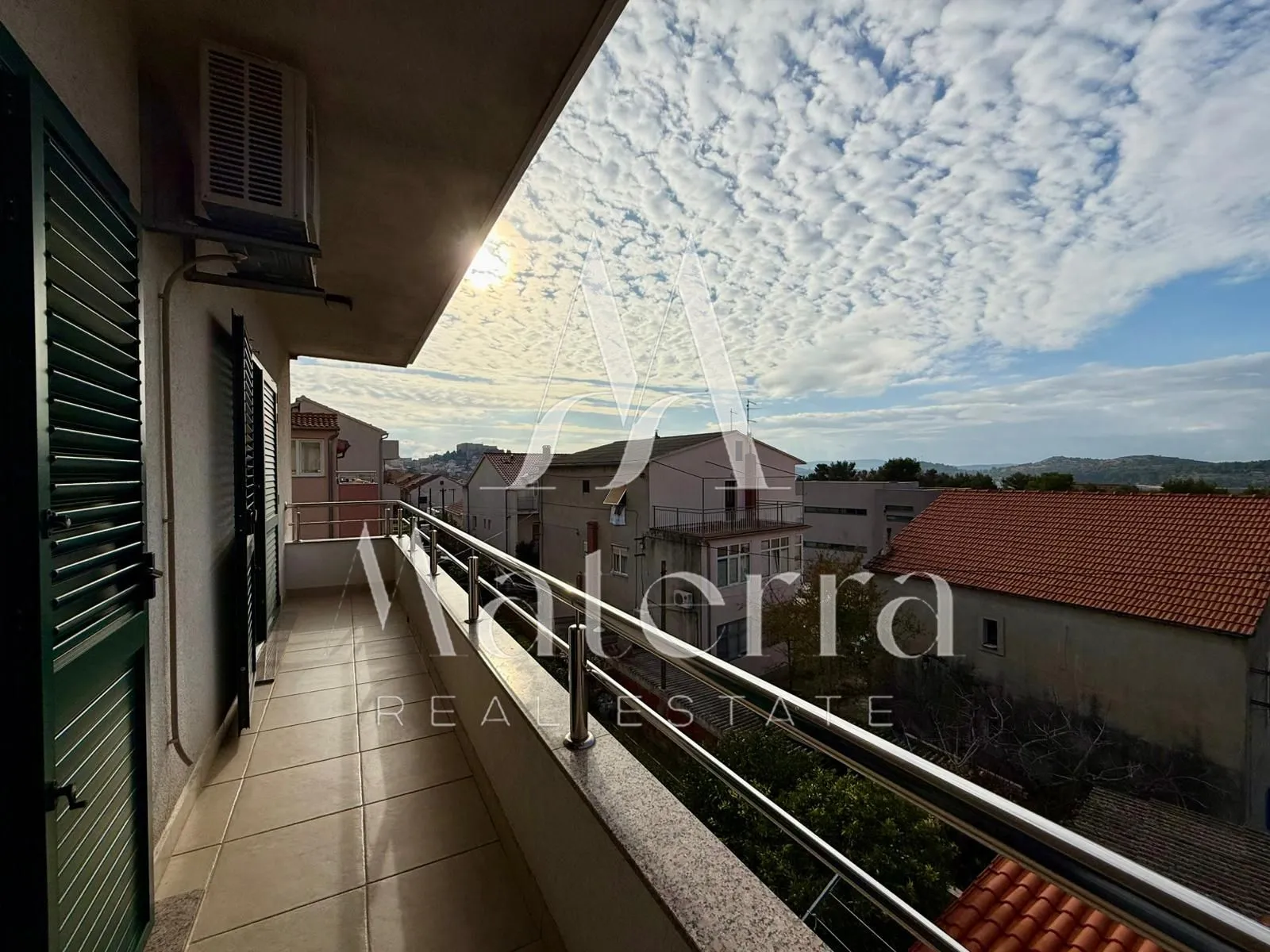 šibenik - dvoetažni stan, garaža, panormaski pogled p = 251.93 m2 - slika 2