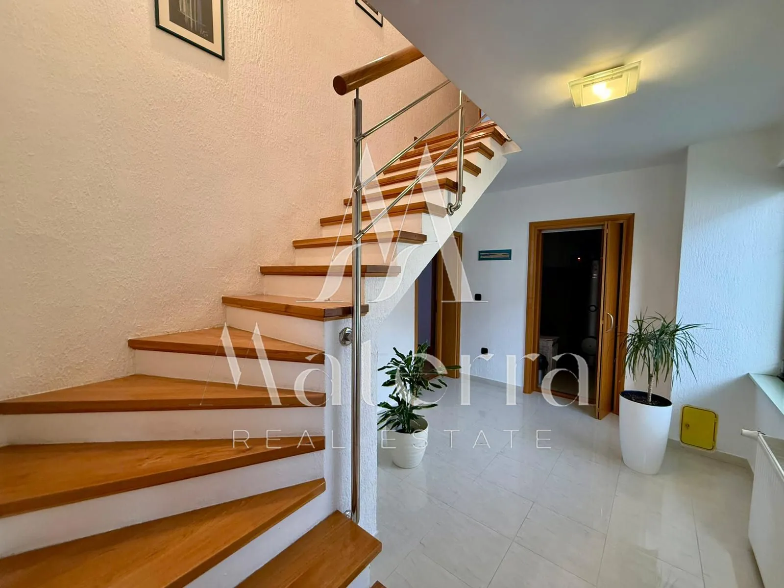 šibenik - dvoetažni stan, garaža, panormaski pogled p = 251.93 m2 - slika 6