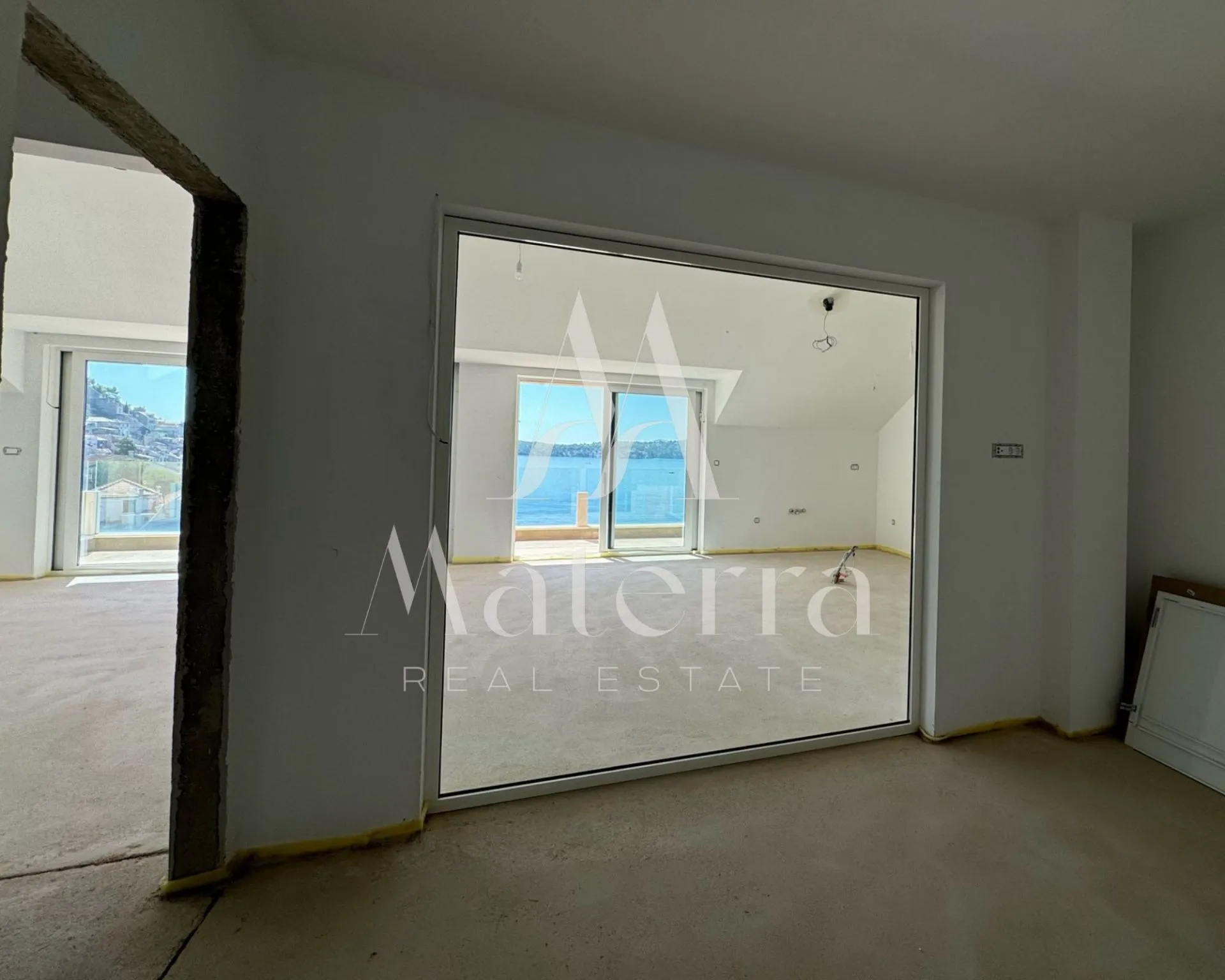 luksuzni stan, 138m2 sa galerijom i pogledom na grad i more - slika 15