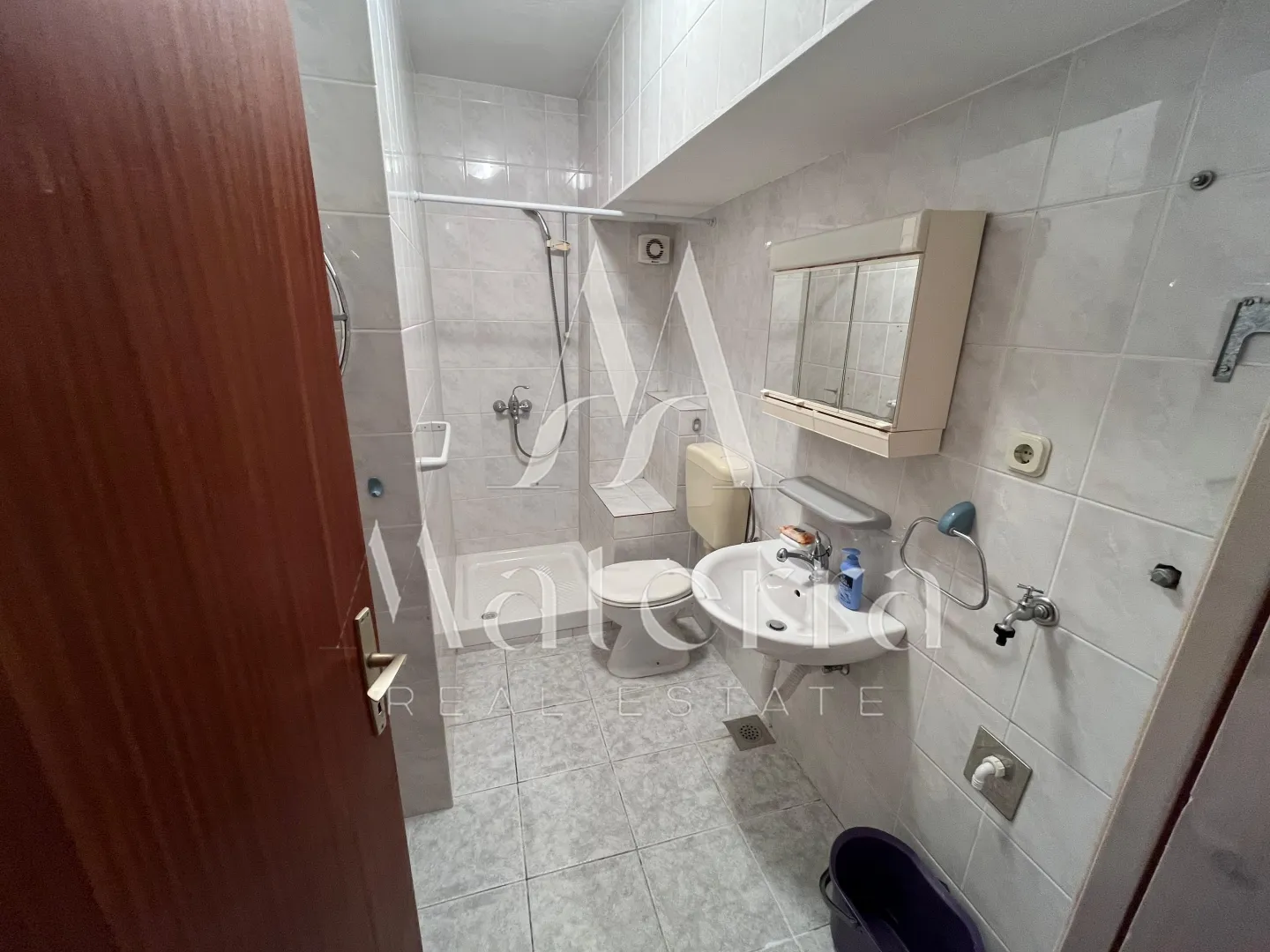 vodice - centar- 2-sobni stan, 150 m od mora - slika 8