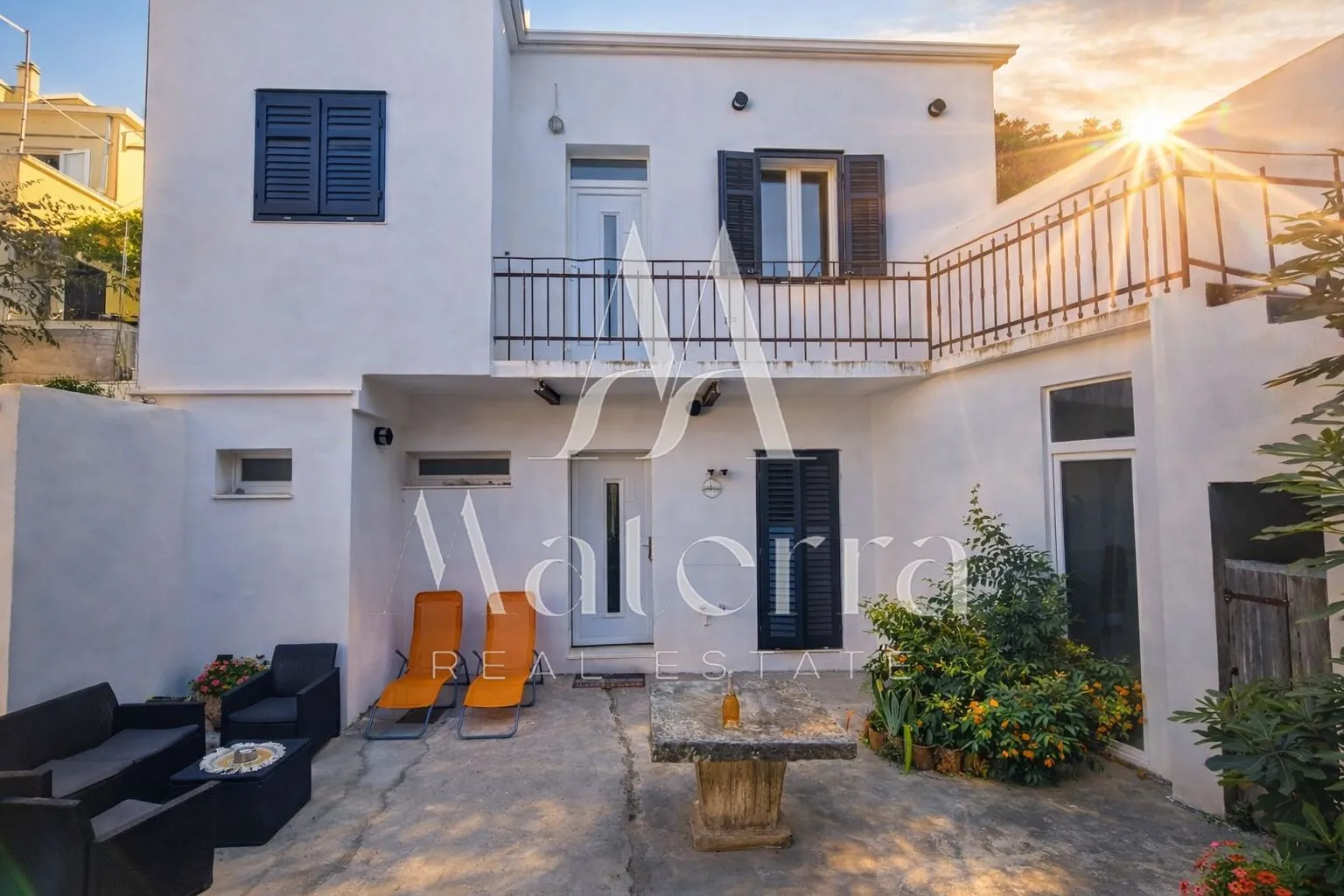 šibenik- renovirana kuća p=62 m² - slika 1