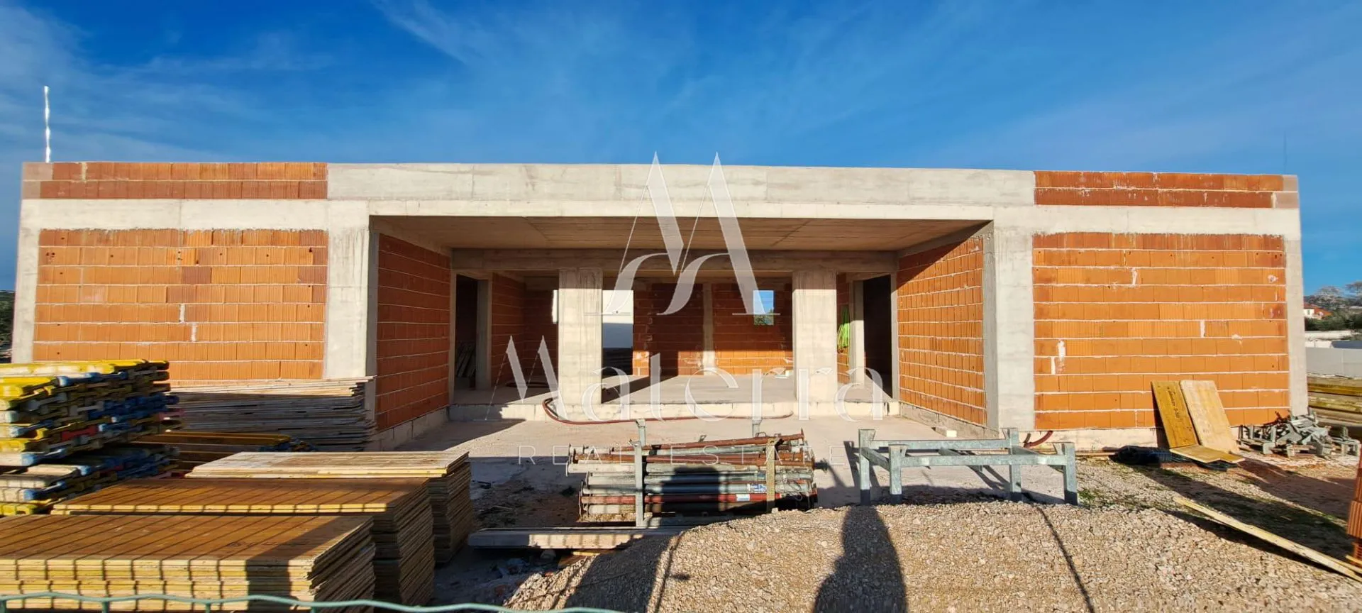 bogdanovići- roh bau kuća, posjeduje dozvole, p= 128.97 m2 - slika 13